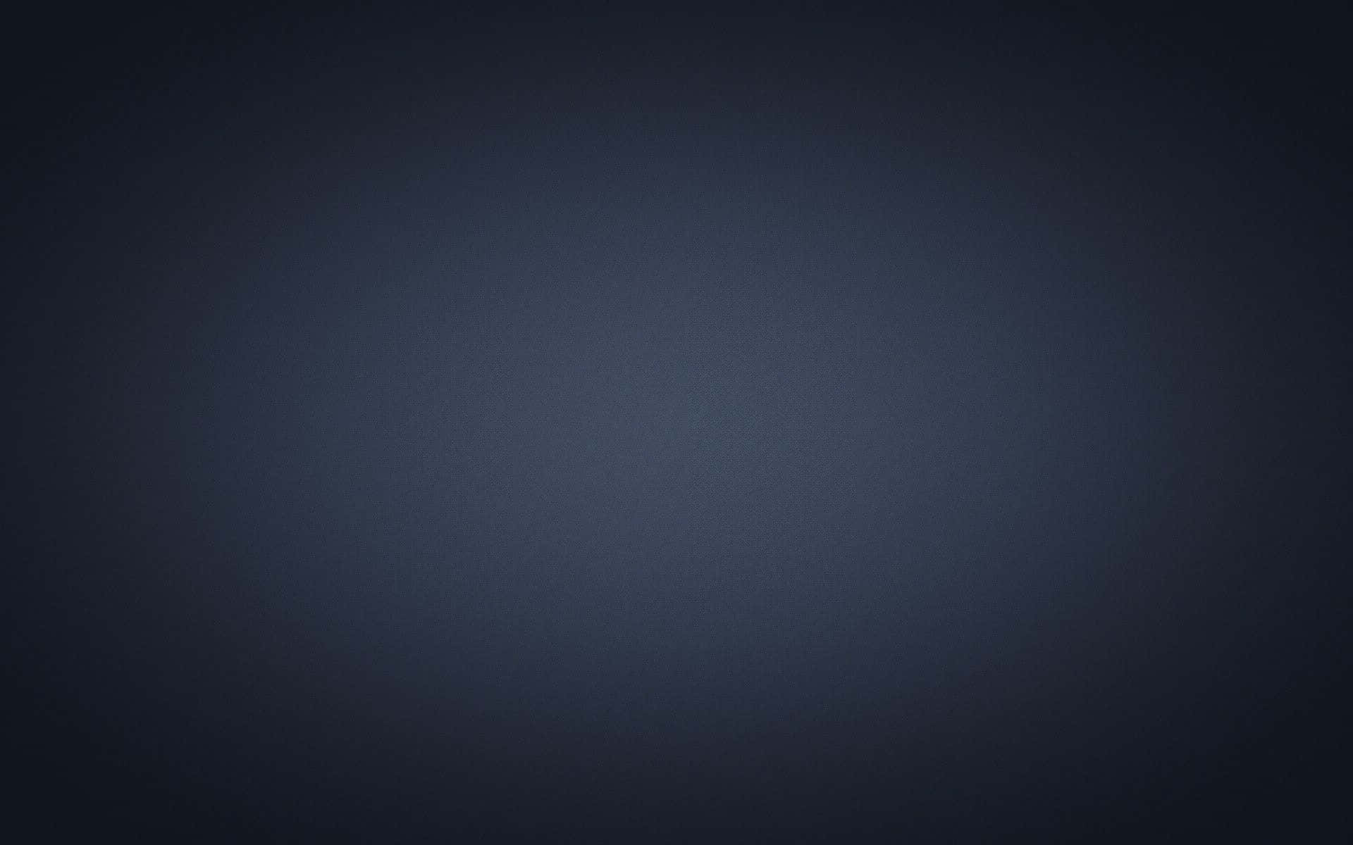 Dark Gradient 桌布 壁紙 — 由深海軍藍到邊緣漸變為黑色的平滑漸變，營造出簡約寧靜的數位背景。