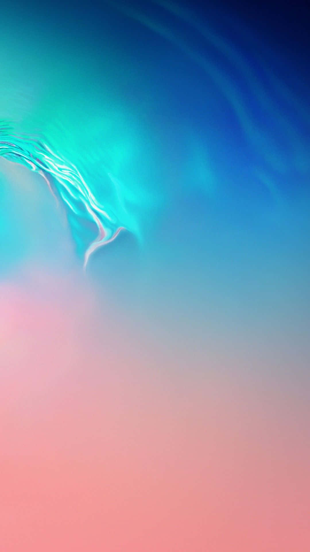 Galaxy S10 桌布 壁紙 — 由藍綠色和柔和粉紅色組成的寧靜漸變，帶有類似水波紋的流動光線圖案。