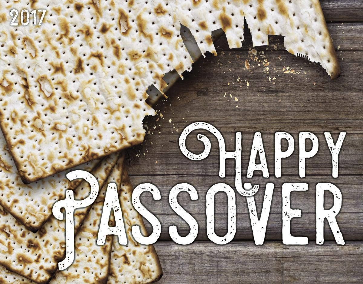 Passover 桌布 壁紙 — 疊起的無酵餅，在質樸的木頭上刻有城市天際線剪影，並附有「Happy Passover」文字。