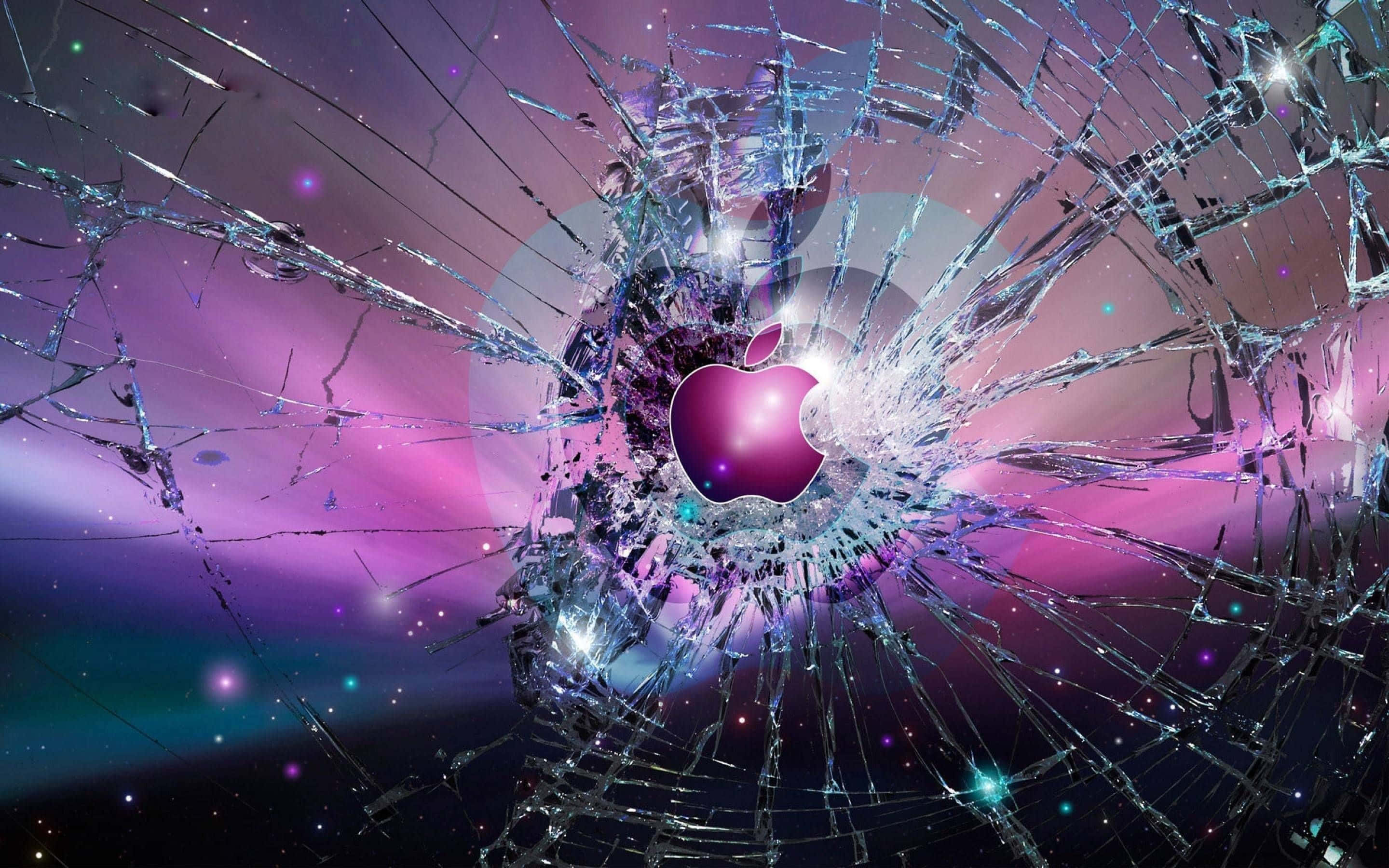 蘋果 桌布 壁紙 — 發光的Apple標誌在宇宙紫色和藍色星空中散發出破碎玻璃效果。