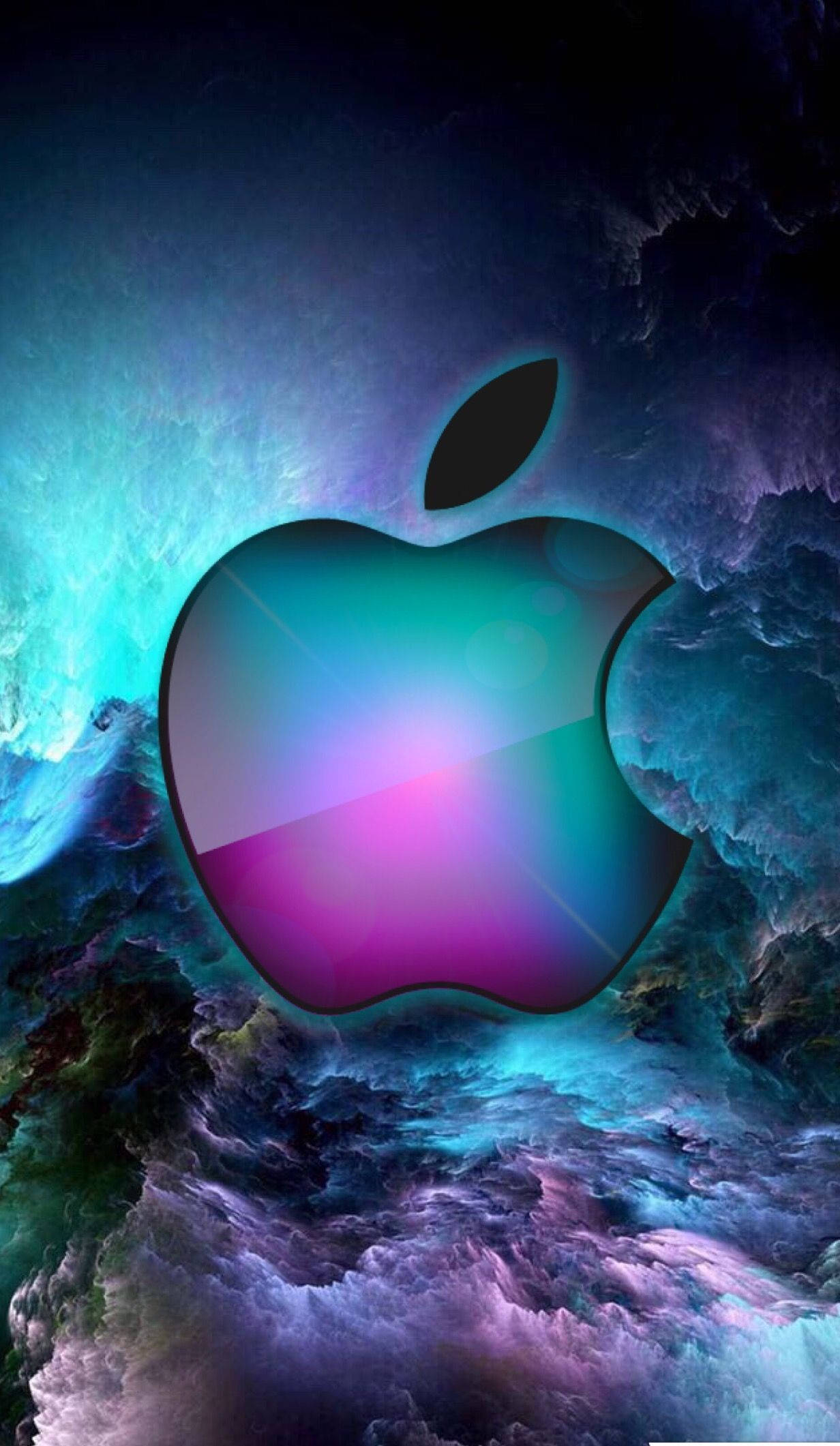 抽象 桌布 壁紙 — 發光的Apple標誌在旋轉的宇宙星雲背景下散發出充滿活力的紫色和藍綠色色調。
