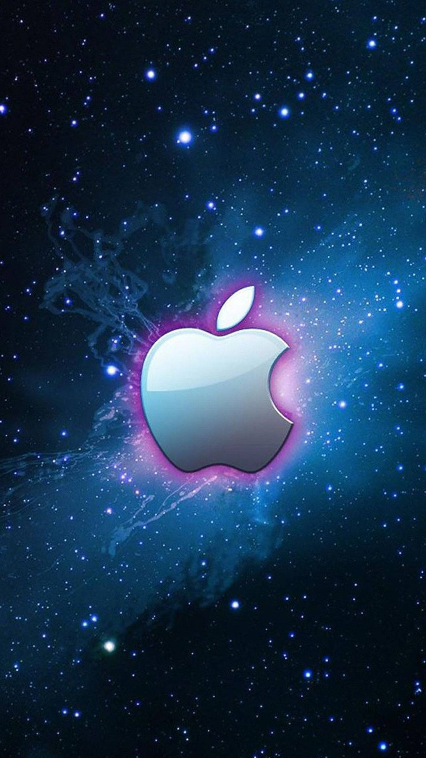 銀河 桌布 壁紙 — 發光的Apple標誌在深藍色星空和宇宙星雲絲縷背景下散發出粉紅色光芒。