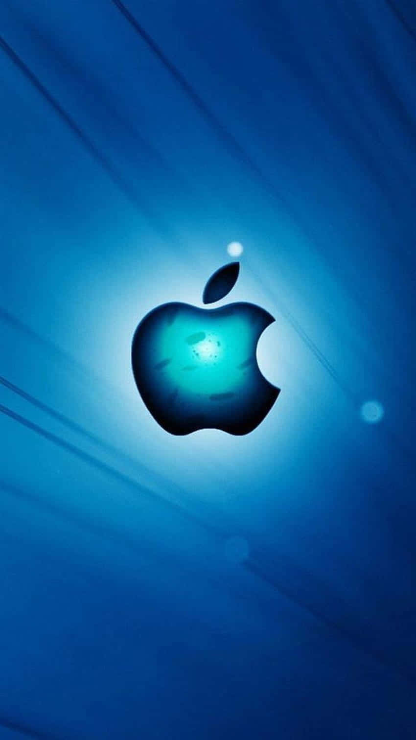 Pixel 3 Apple 桌布 壁紙 — 發光的Apple標誌在深藍色漸變背景上散發光芒，帶有鏡頭光暈效果。