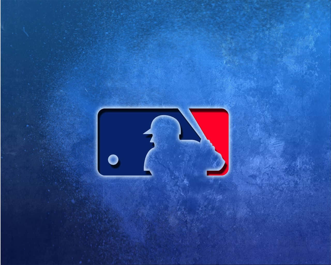 MLB Baseball League 桌布 壁紙 — 發光的MLB標誌帶有擊球手剪影，在帶紋理的藍色背景上脫穎而出。