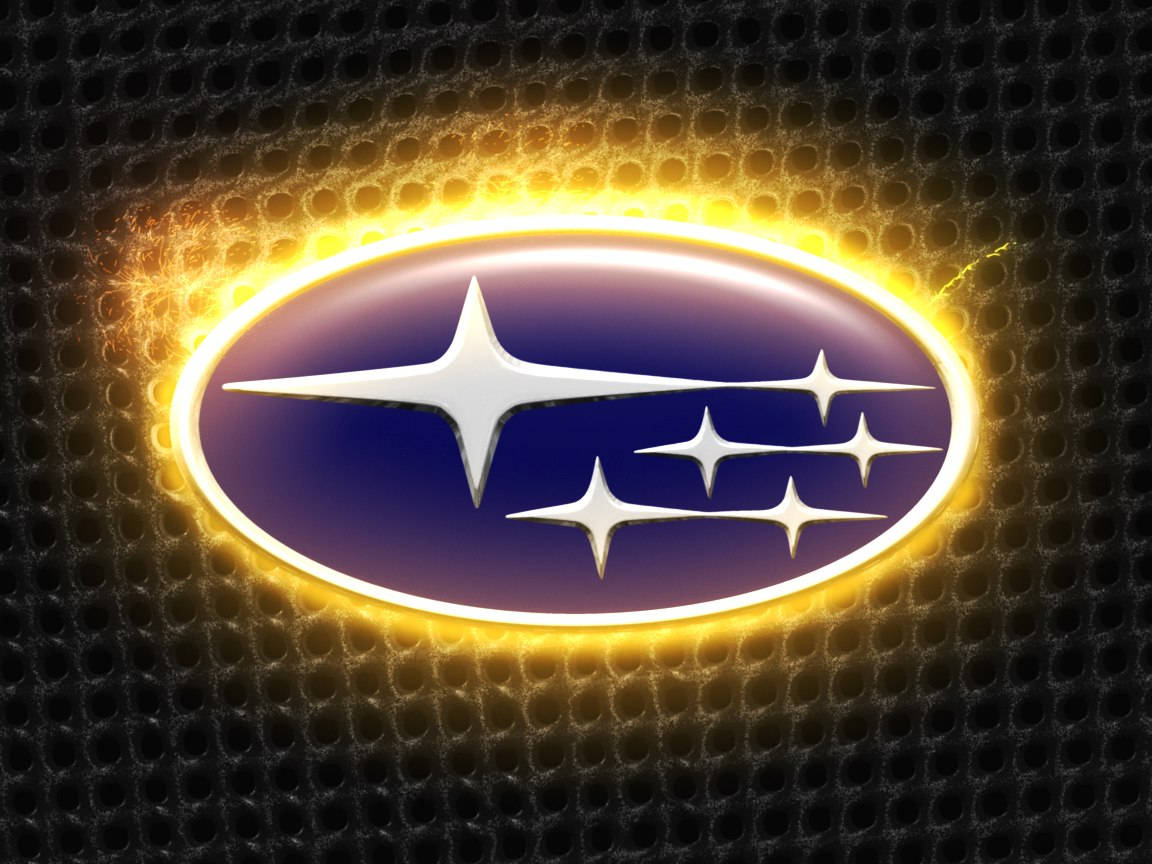 Subaru Logo 桌布 壁紙 — 發光的Subaru標誌，帶有五顆星，在深色穿孔金屬背景上散發出金色光芒。