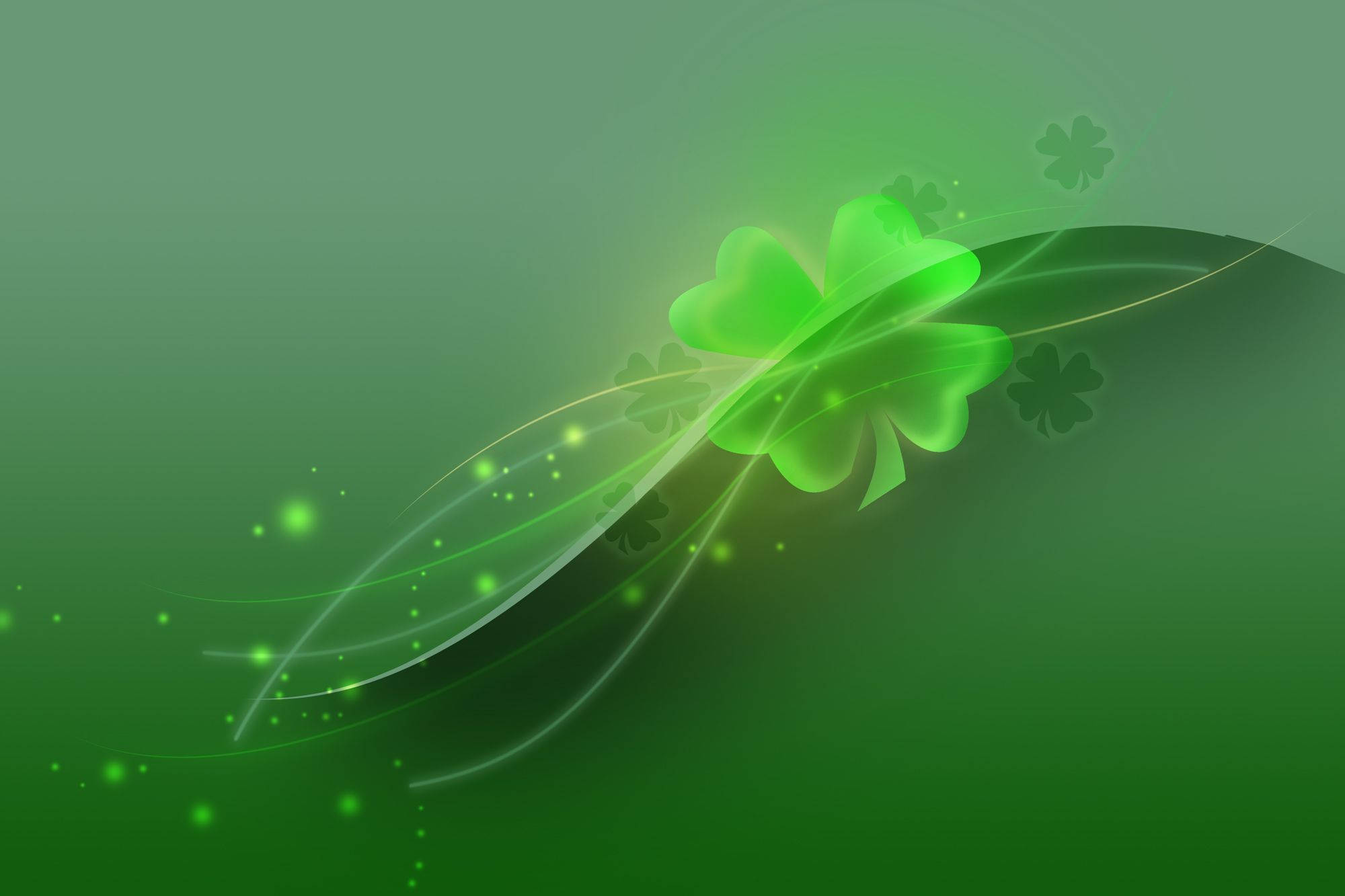 St Patrick's Day 桌布 壁紙 — 發光的四葉草在漸變綠色背景上旋轉，帶有光跡。