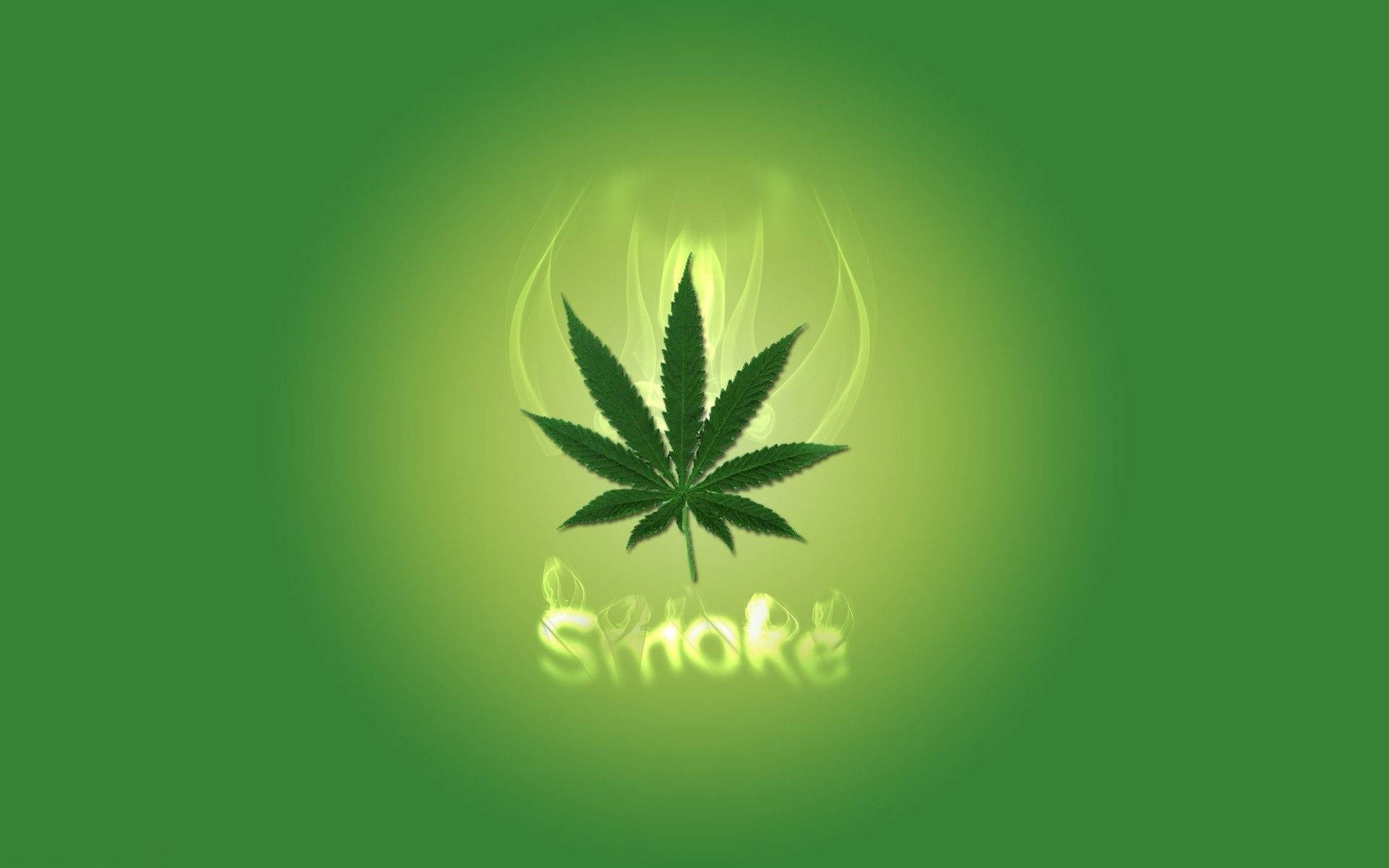 大麻 桌布 壁紙 — 發光的大麻葉，帶有煙霧漩渦，下方有「smoke」字樣，背景為漸變綠色。