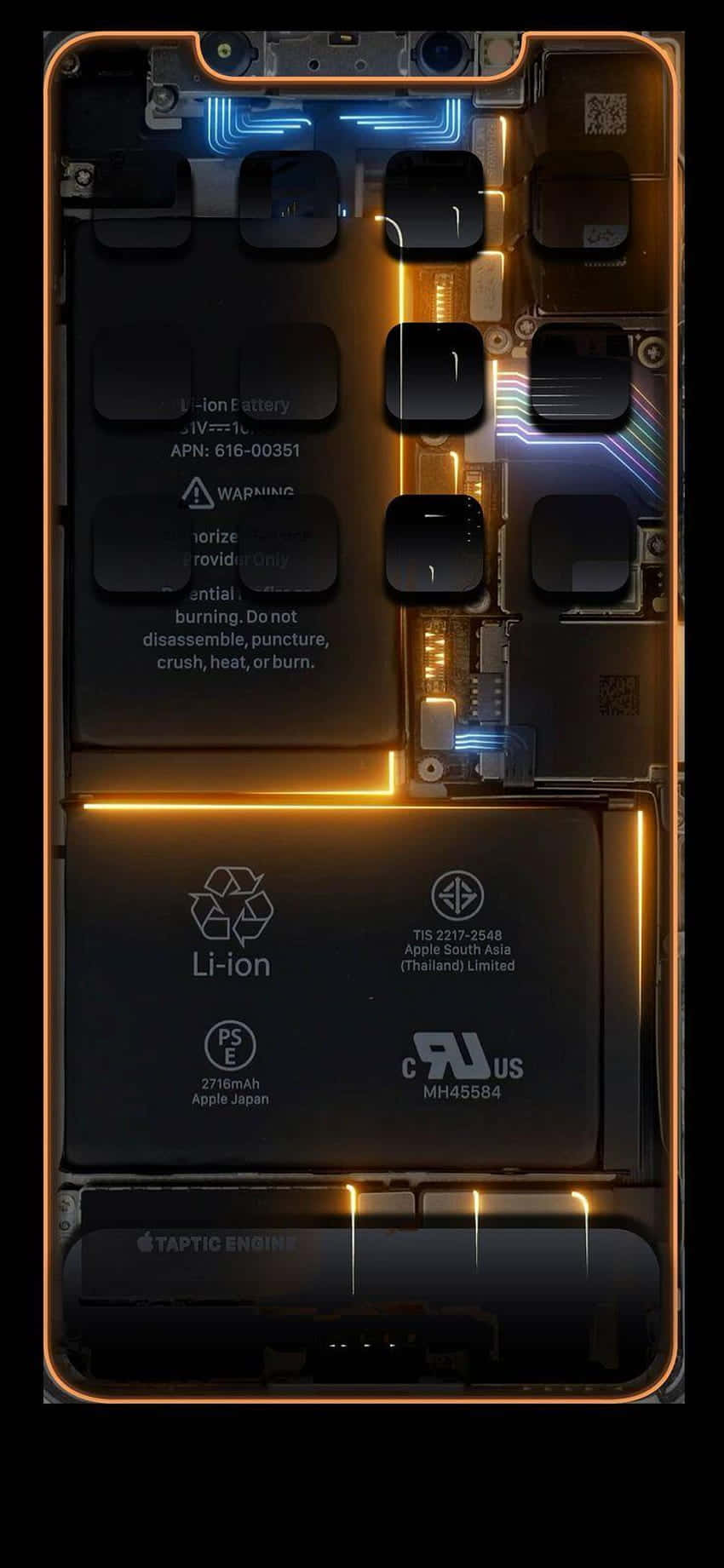 手機 桌布 壁紙 — 發光的智慧型手機內部揭示了複雜的電路和電池組件，帶有橙色和藍色的霓虹燈照明。