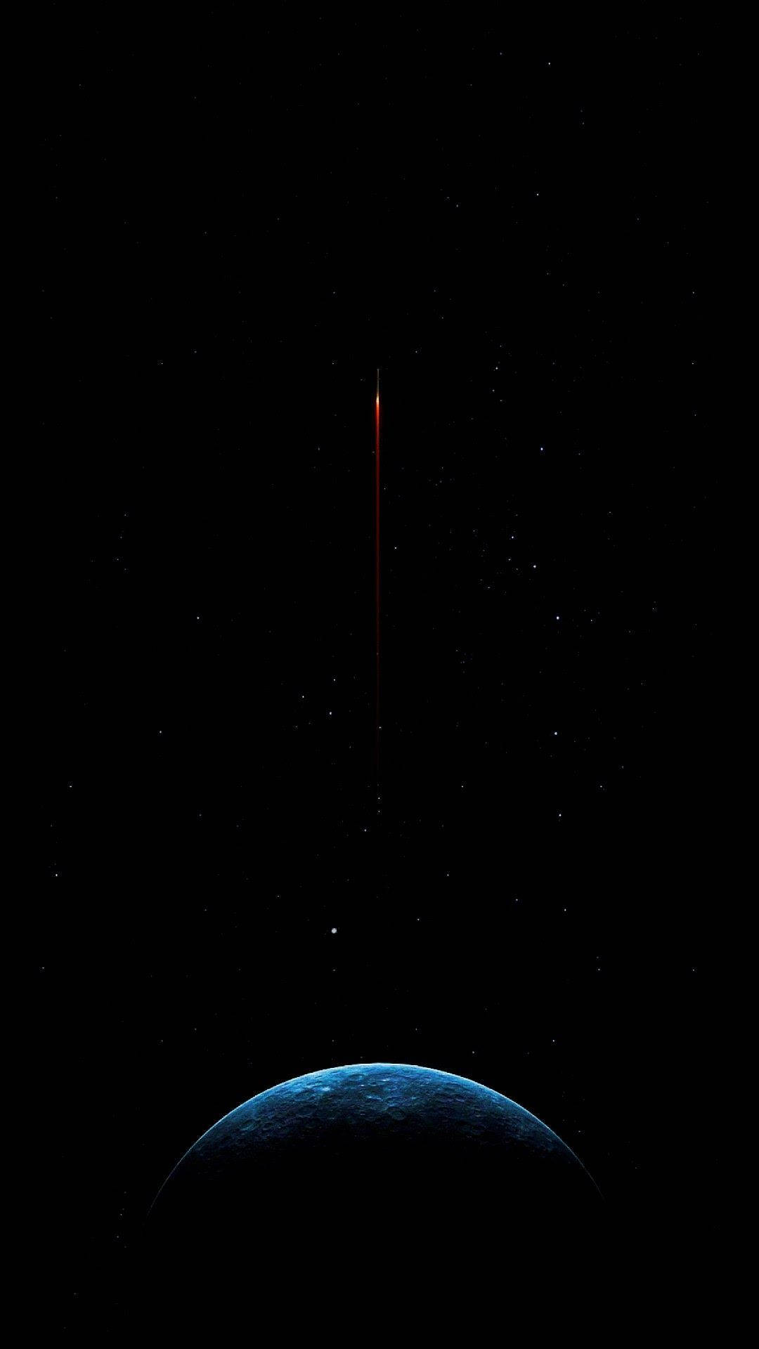 AMOLED 桌布 壁紙 — 發光的橙色火箭在藍色行星彎曲的地平線上方垂直穿過星空上升。