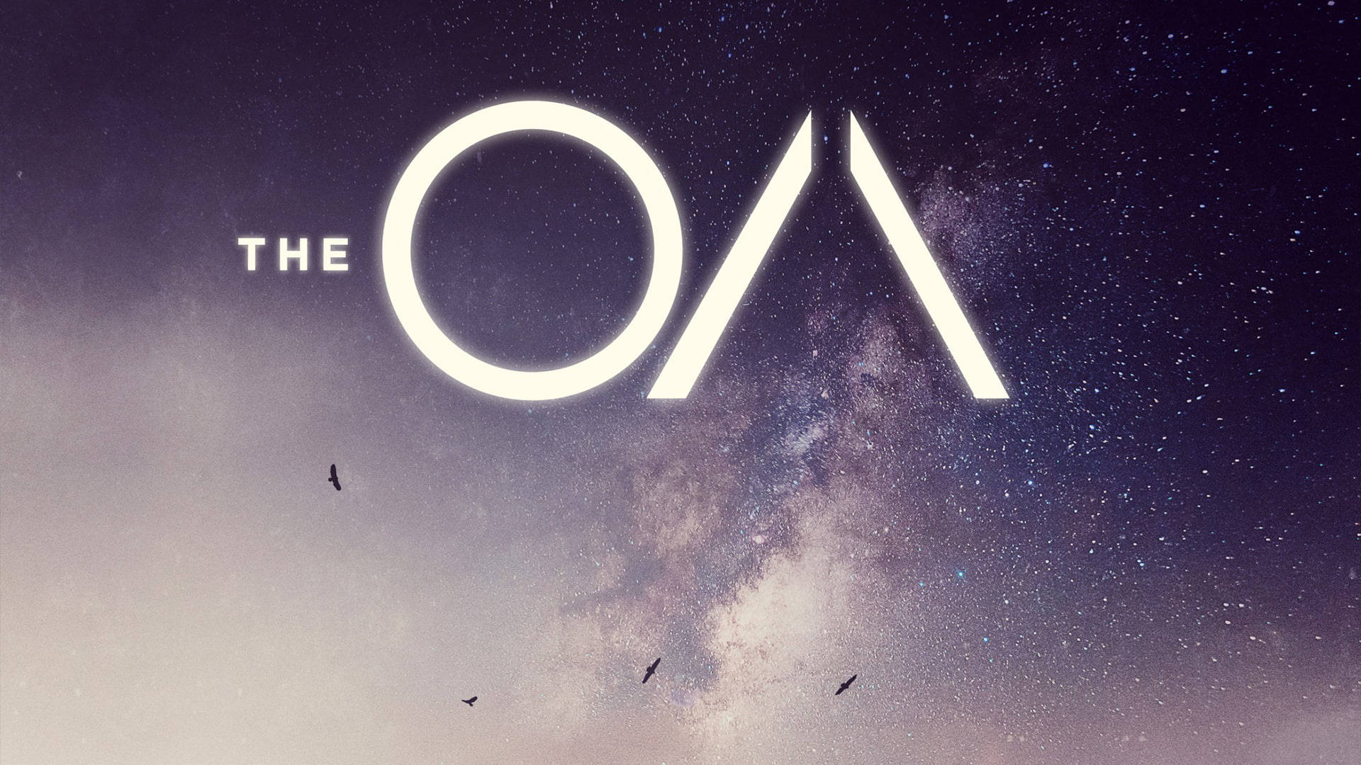 Netflix 桌布 壁紙 — 發光的白色「OA」標誌漂浮在滿天星斗的紫色和粉紅色宇宙天空中，鳥兒在下方飛翔。