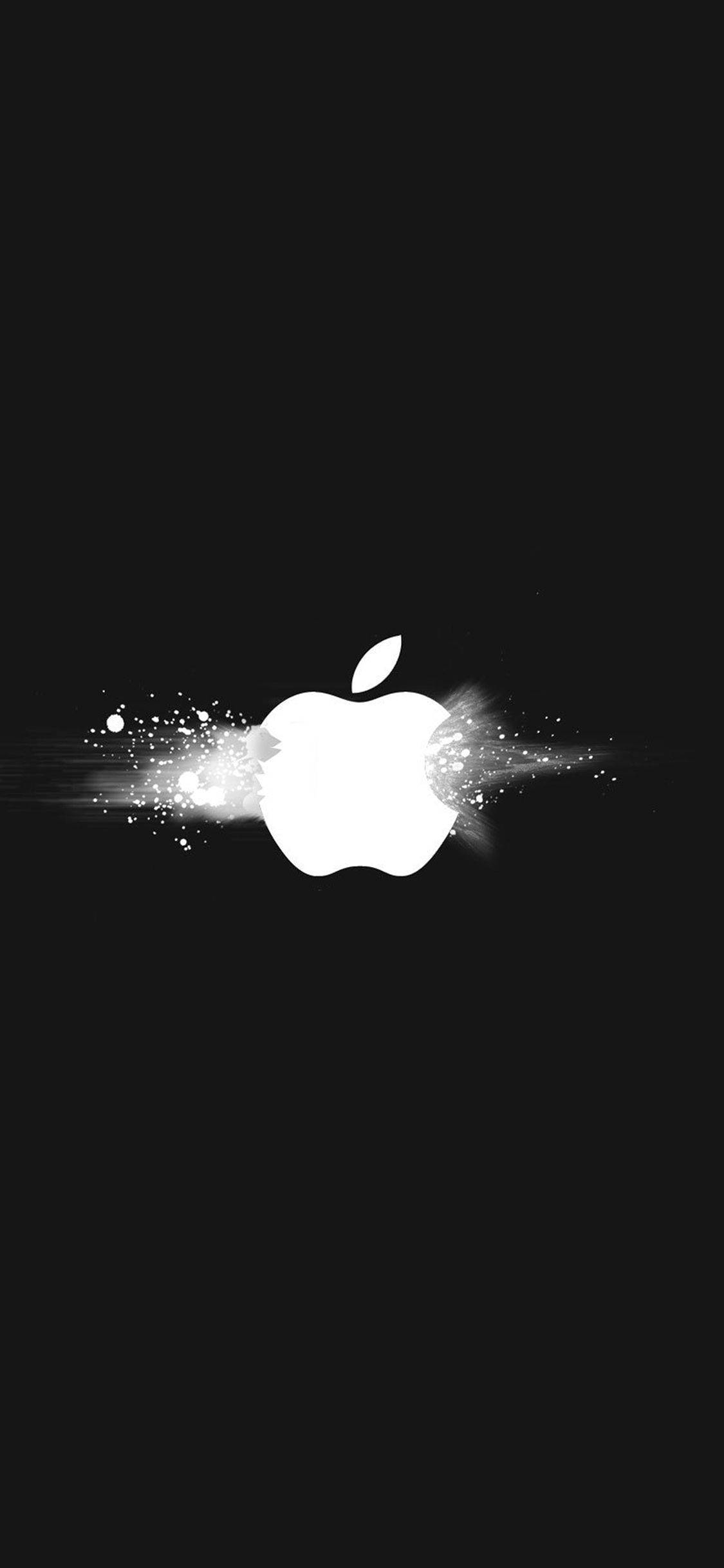 黑白 桌布 壁紙 — 發光的白色Apple標誌在純黑背景上迸發出閃爍的粒子。
