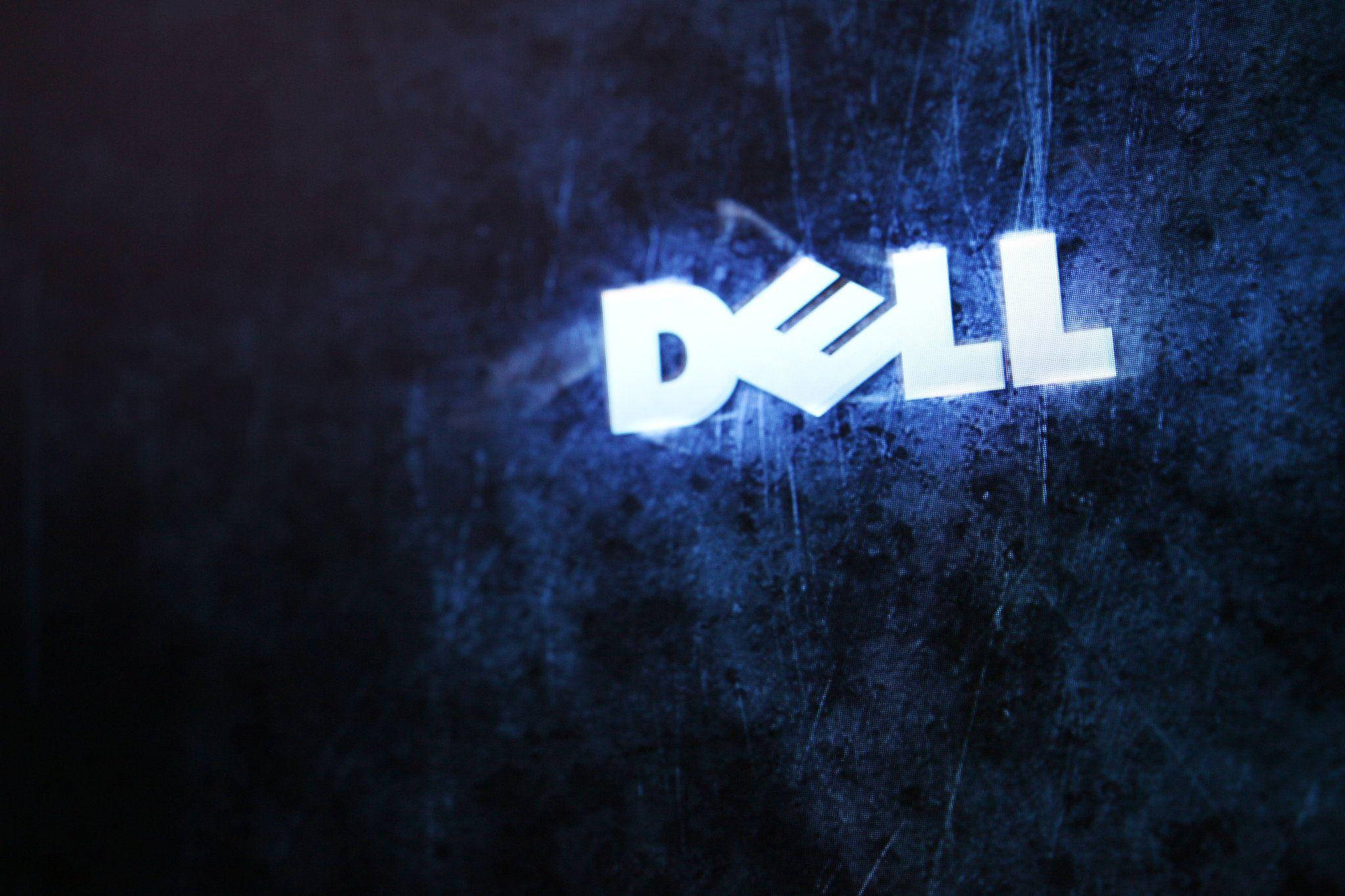 戴爾 HD 桌布 壁紙 — 發光的白色Dell標誌在帶有粗糙紋理的深色刮痕藍色表面上脫穎而出。