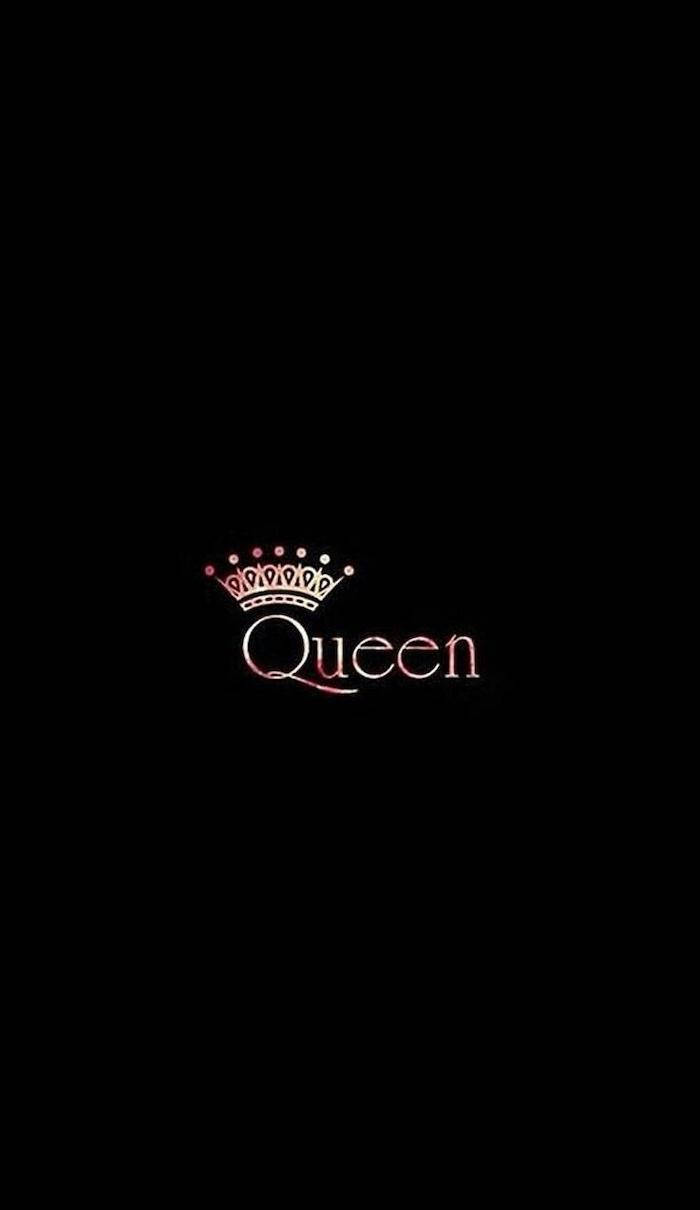 可愛黑色動圖 桌布 壁紙 — 發光的皇冠和優雅字體的「Queen」字樣在純黑色背景上閃耀。