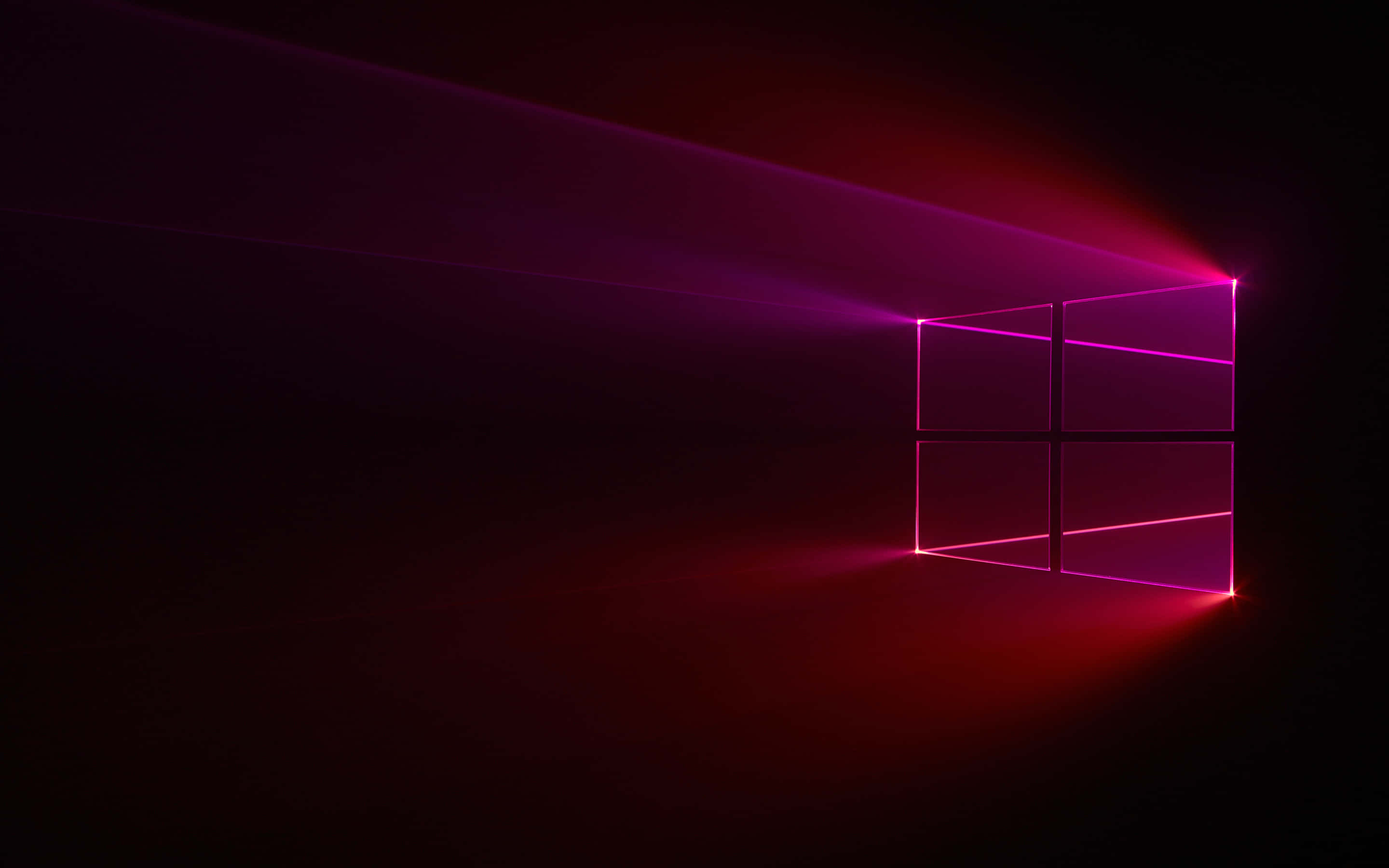 Windows 10 桌布 壁紙 — 發光的粉紅色和紫色Windows標誌在黑暗背景上明亮地閃耀，光線向外擴散。