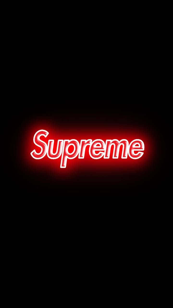 LED 桌布 壁紙 — 發光的紅色霓虹燈 Supreme 標誌在漆黑的背景上脈動，帶有柔和的光暈。