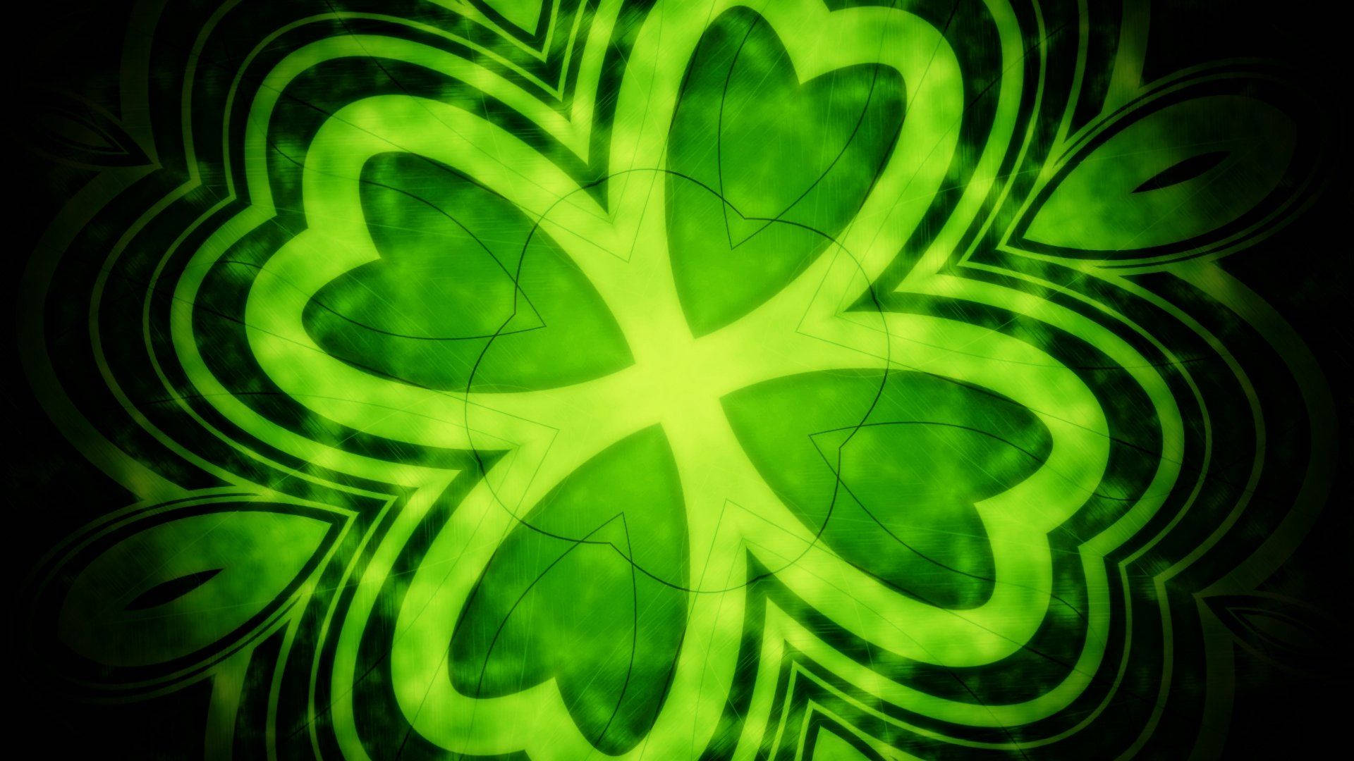 St Patrick's Day 桌布 壁紙 — 發光的綠色四葉草在黑暗背景上散發光芒，伴隨著旋轉的抽象圖案。