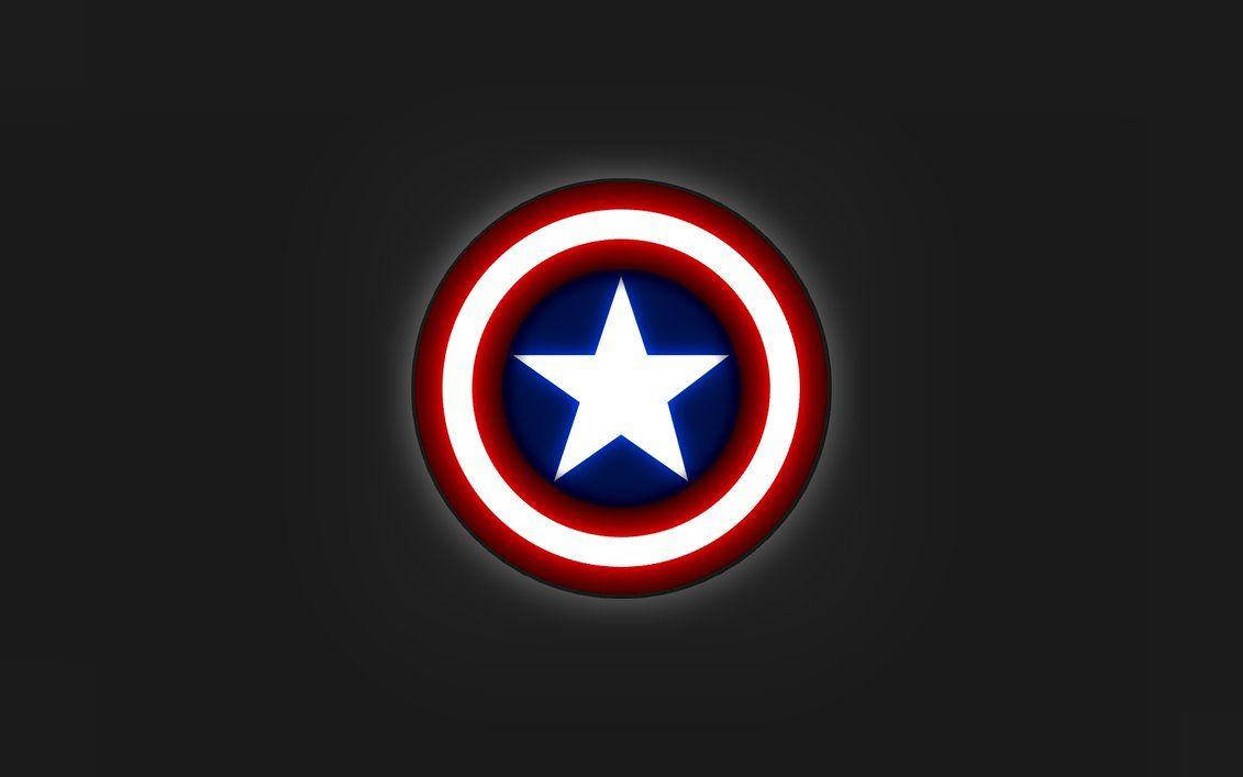 shield 桌布 壁紙 — 發光的美國隊長盾牌，帶有紅、白、藍同心圓環，中間有一顆白色星星，背景為深色。