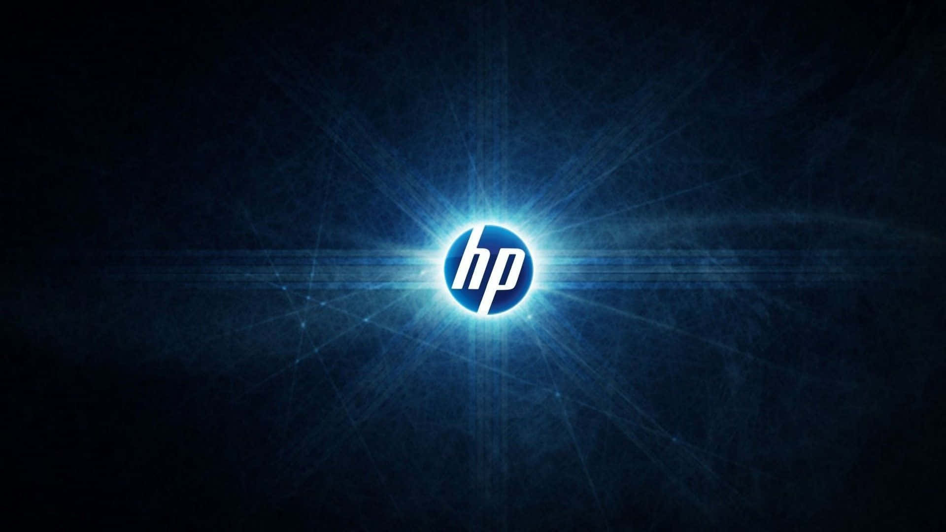 HP 桌布 壁紙 — 發光的藍色HP標誌在深色紋理背景上散發出明亮的光線。