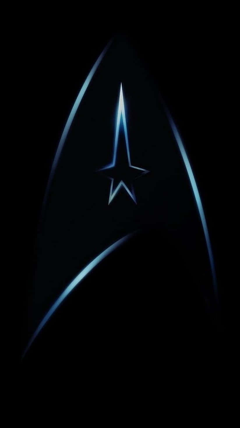 星際艦隊徽章在黑色背景上發出藍光 — 星際爭霸戰 GIF 壁紙