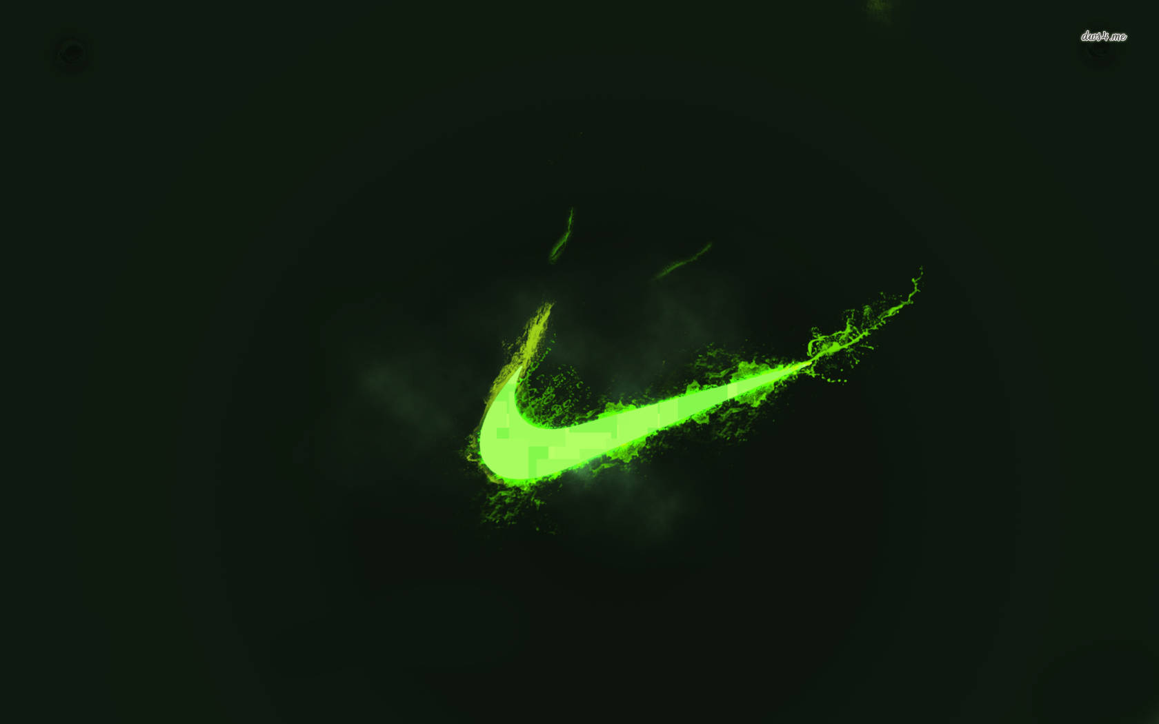 霓虹綠美學 桌布 壁紙 — 發光的螢光綠色Nike勾從黑色背景上的暗煙中浮現。