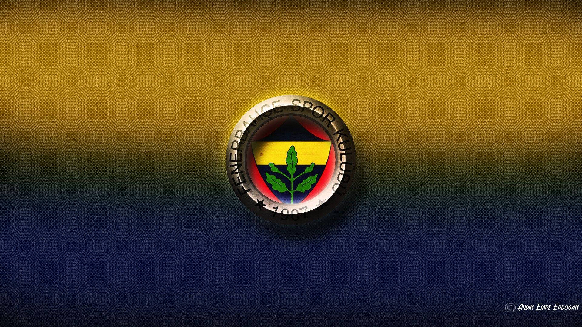 Fenerbahce 桌布 壁紙 — 發光的費倫巴治體育會徽章，居中於黃色到藍色的漸變背景上，帶有細微紋理。