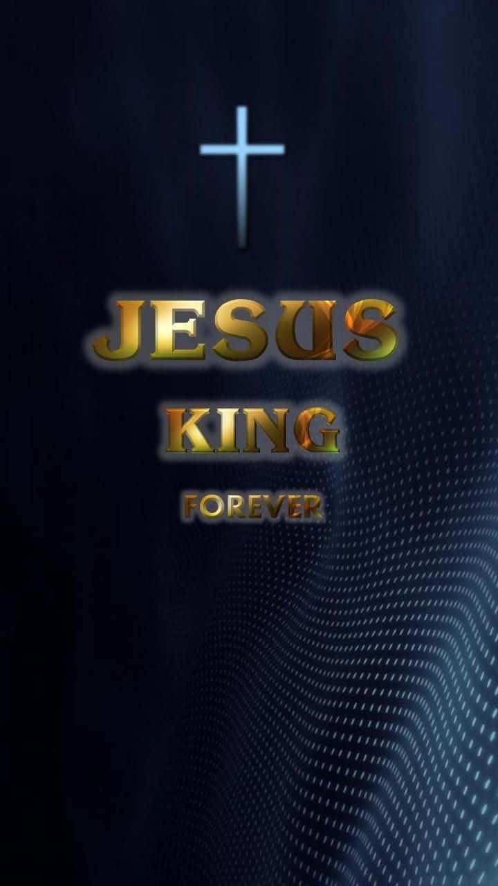 Jesus Is King 桌布 壁紙 — 發光的金色十字架和文字 Jesus King Forever 在深藍色數位波浪背景上閃耀。