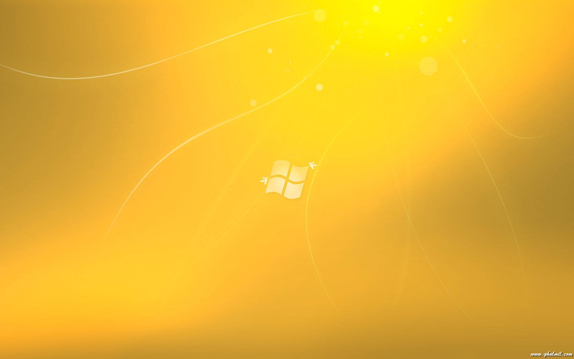 Gradient 桌布 壁紙 — 發光的金色漸變背景，帶有微妙的白色條紋，Windows 標誌柔和地居中。
