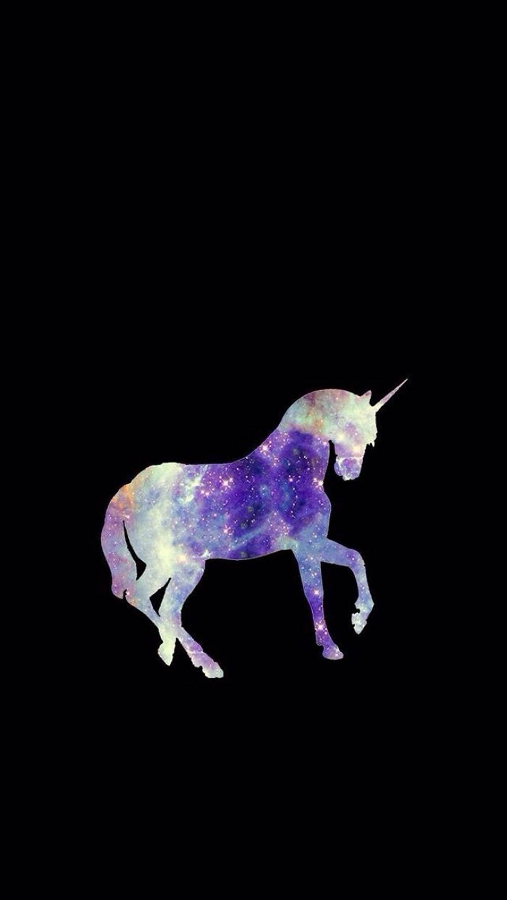 獨角獸 桌布 壁紙 — 發光的銀河圖案獨角獸剪影在純黑背景上奔騰。
