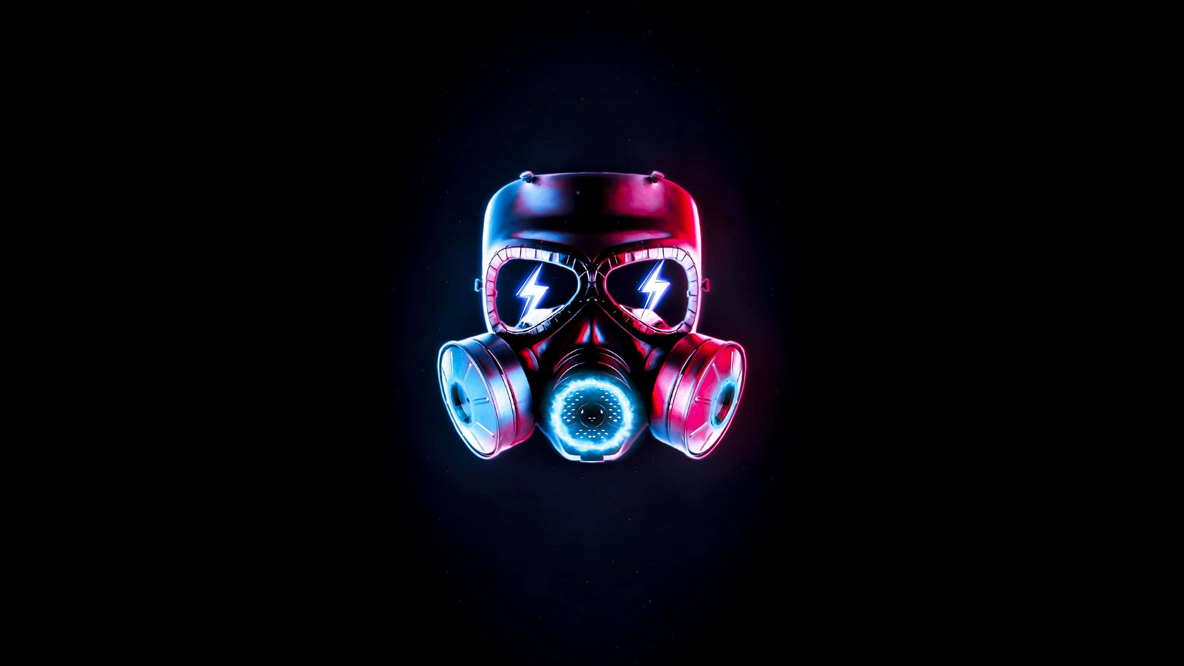 Mask 桌布 壁紙 — 發光的防毒面具，鏡片中有霓虹藍和粉紅色的閃電，背景為黑色。