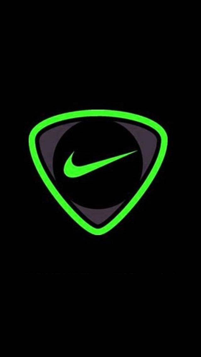 Nike iPhone 桌布 壁紙 — 發光的霓虹綠色吉他撥片標誌，中央帶有Nike勾號，置於黑色背景上。
