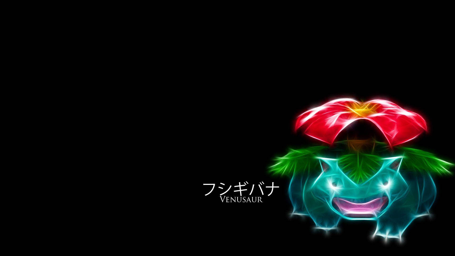寶可夢 桌布 壁紙 — 發光的霓虹藍色妙蛙花，帶有鮮豔的紅色花朵頭部，站在帶有日文字幕的純黑色背景前。