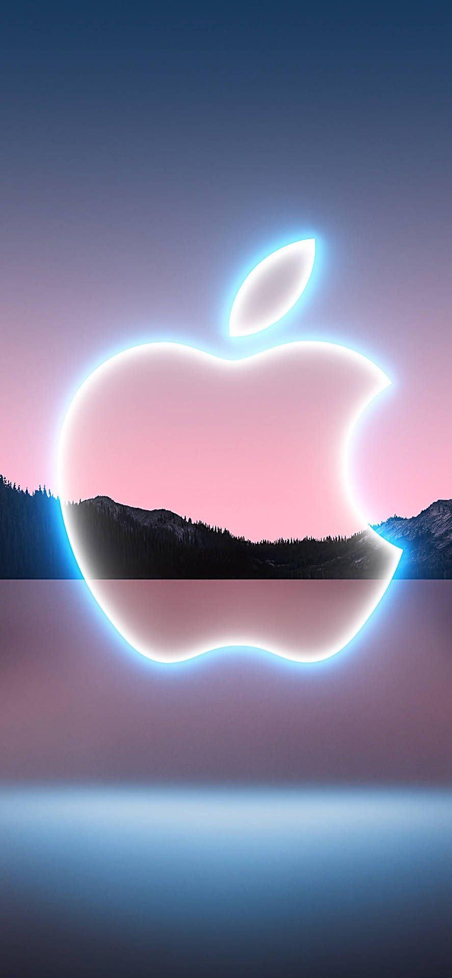 霓虹蘋果標誌在暮色中的山脈上方發光 — iPhone 14 壁紙
