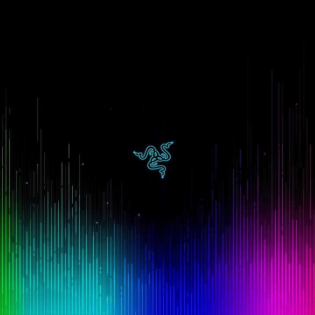 RGB 桌布 壁紙 — 發光的青色 Razer 標誌漂浮在黑色背景上充滿活力的彩虹漸變垂直條上方。