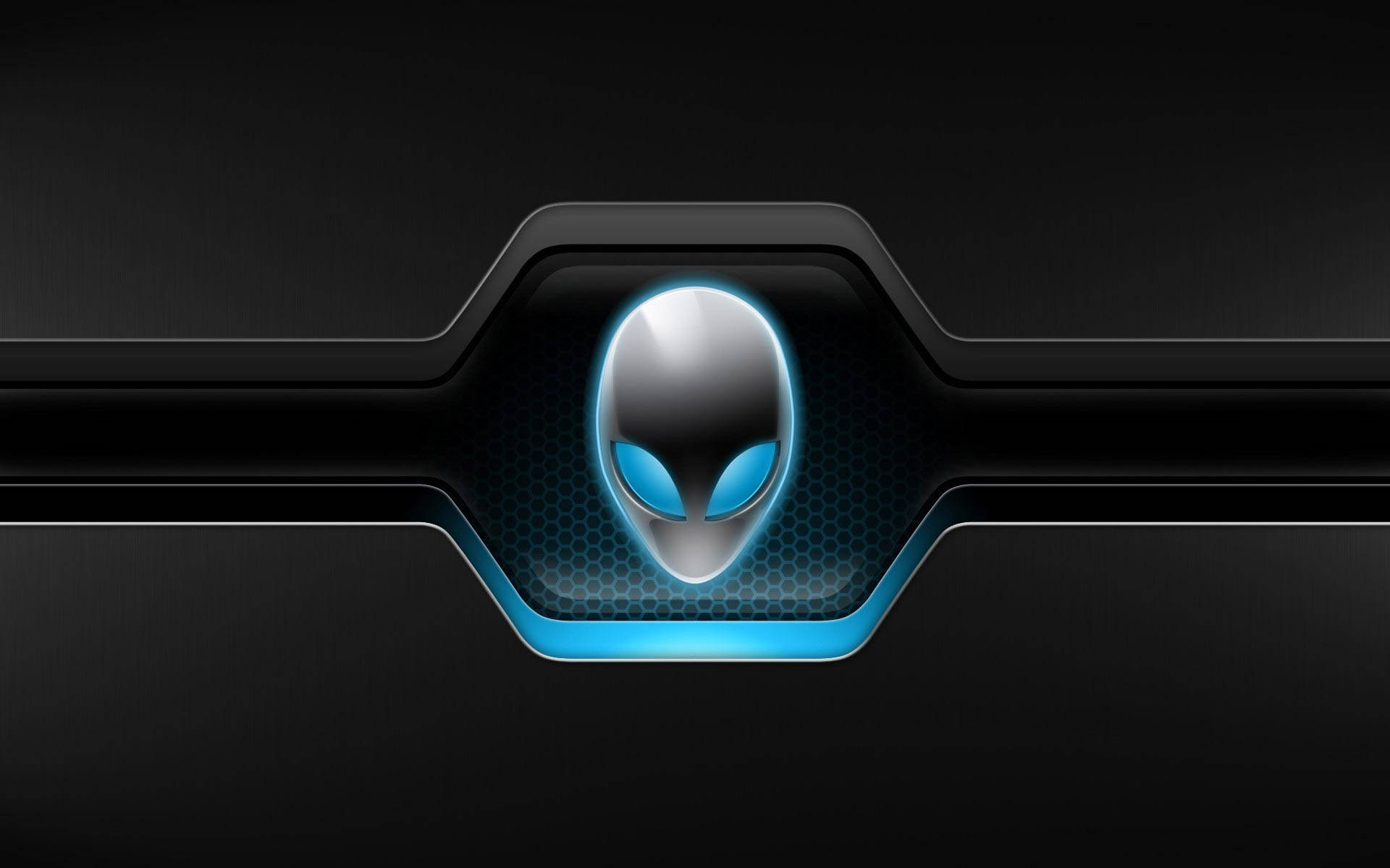 white alienware 桌布 壁紙 — 發光藍色外星人頭標誌，居中於一個帶金屬裝飾的時尚黑色六邊形面板上。
