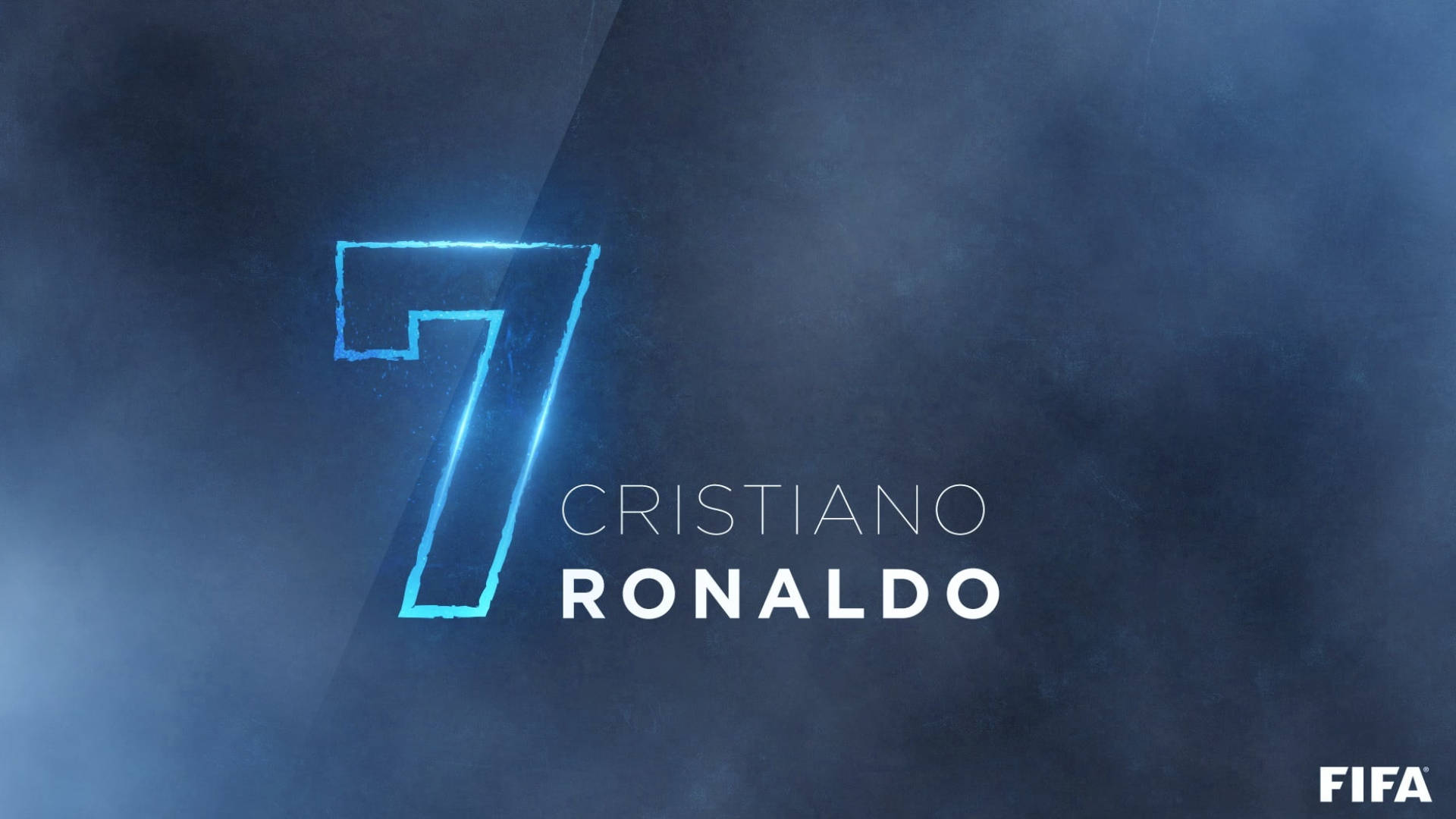 克里斯蒂亞諾·羅納度 桌布 壁紙 — 發光藍色數字7，帶有'CRISTIANO RONALDO'文字，背景為煙霧深藍色，並有FIFA標誌。
