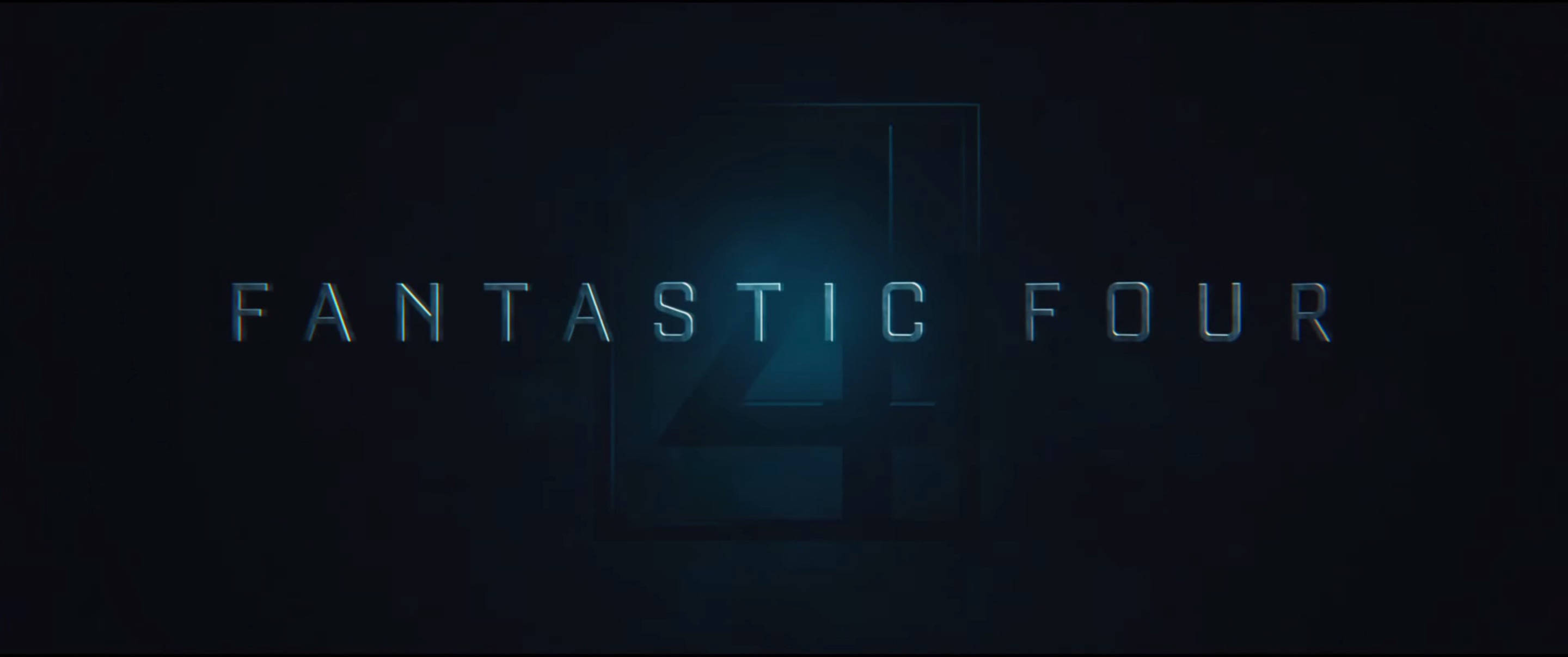 four 桌布 壁紙 — 發光藍色金屬文字顯示「FANTASTIC FOUR」，背景為深色，背後有微弱發光的數字四。