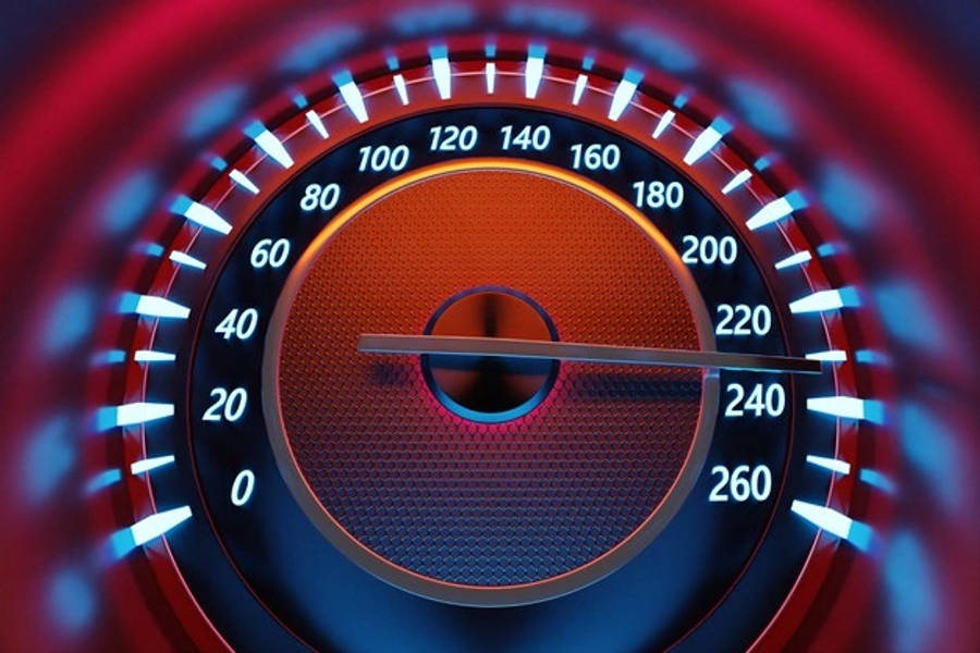 Speed 桌布 壁紙 — 發光速度計指針指向近 240 的紅色和藍色霓虹燈特寫。