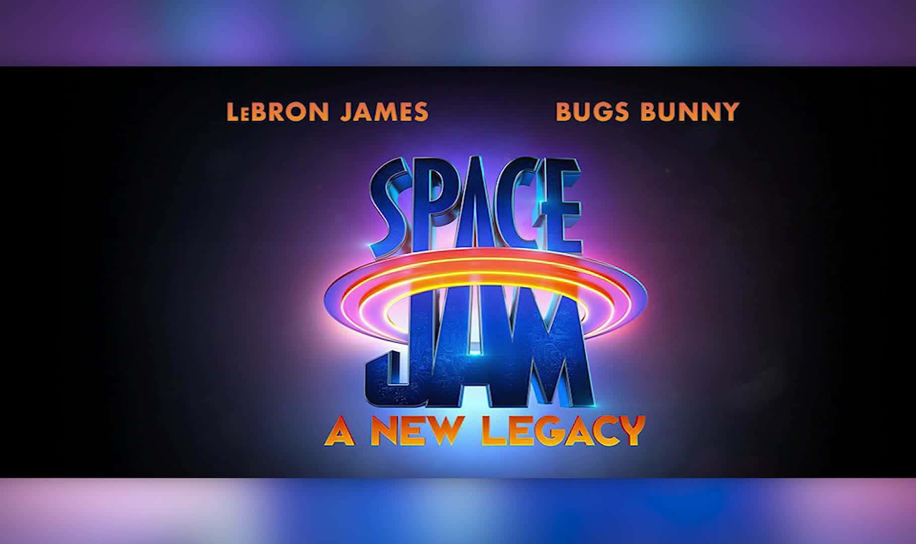 Space Jam A New Legacy 桌布 壁紙 — 發光霓虹標題「太空也入樽：新遺產」，上方有勒布朗·詹姆斯和賓尼兔的名字，背景是黑暗的宇宙。