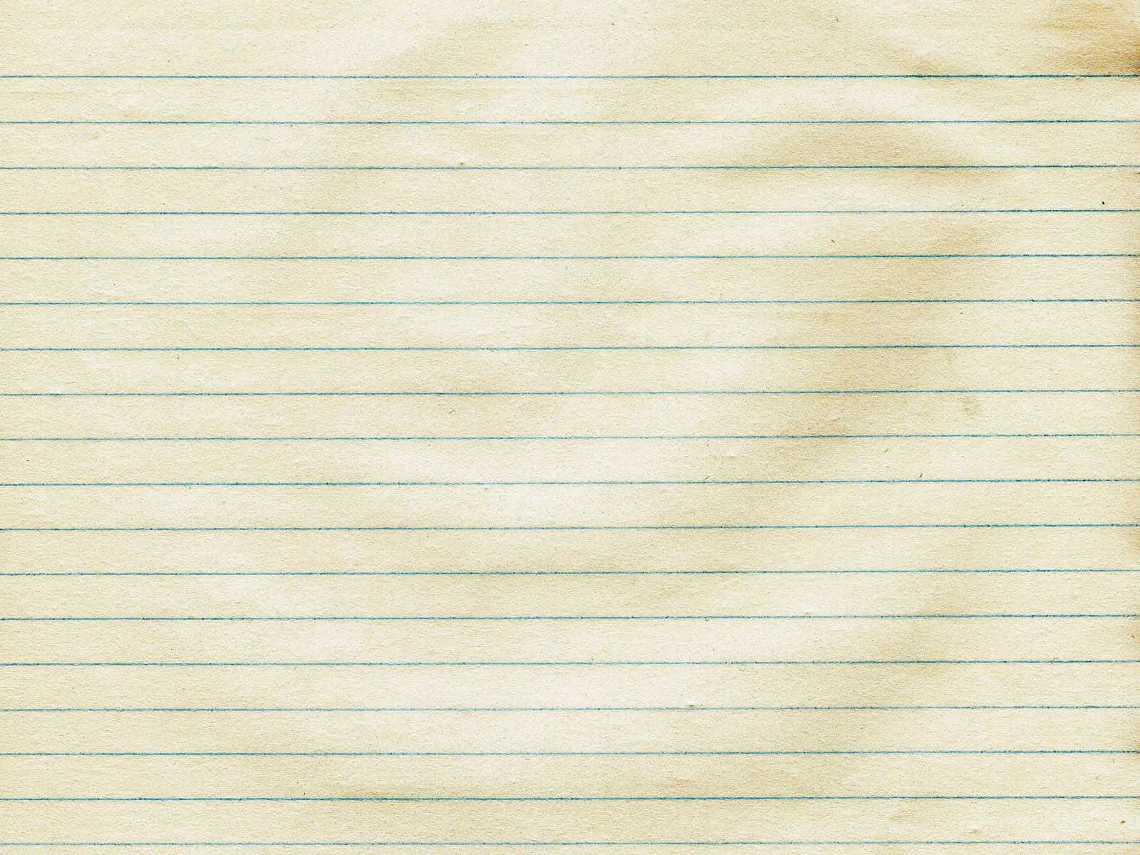 Old Paper 桌布 壁紙 — 發黃舊橫線筆記本紙張的特寫，帶有模糊的藍色水平線和細微的摺痕。