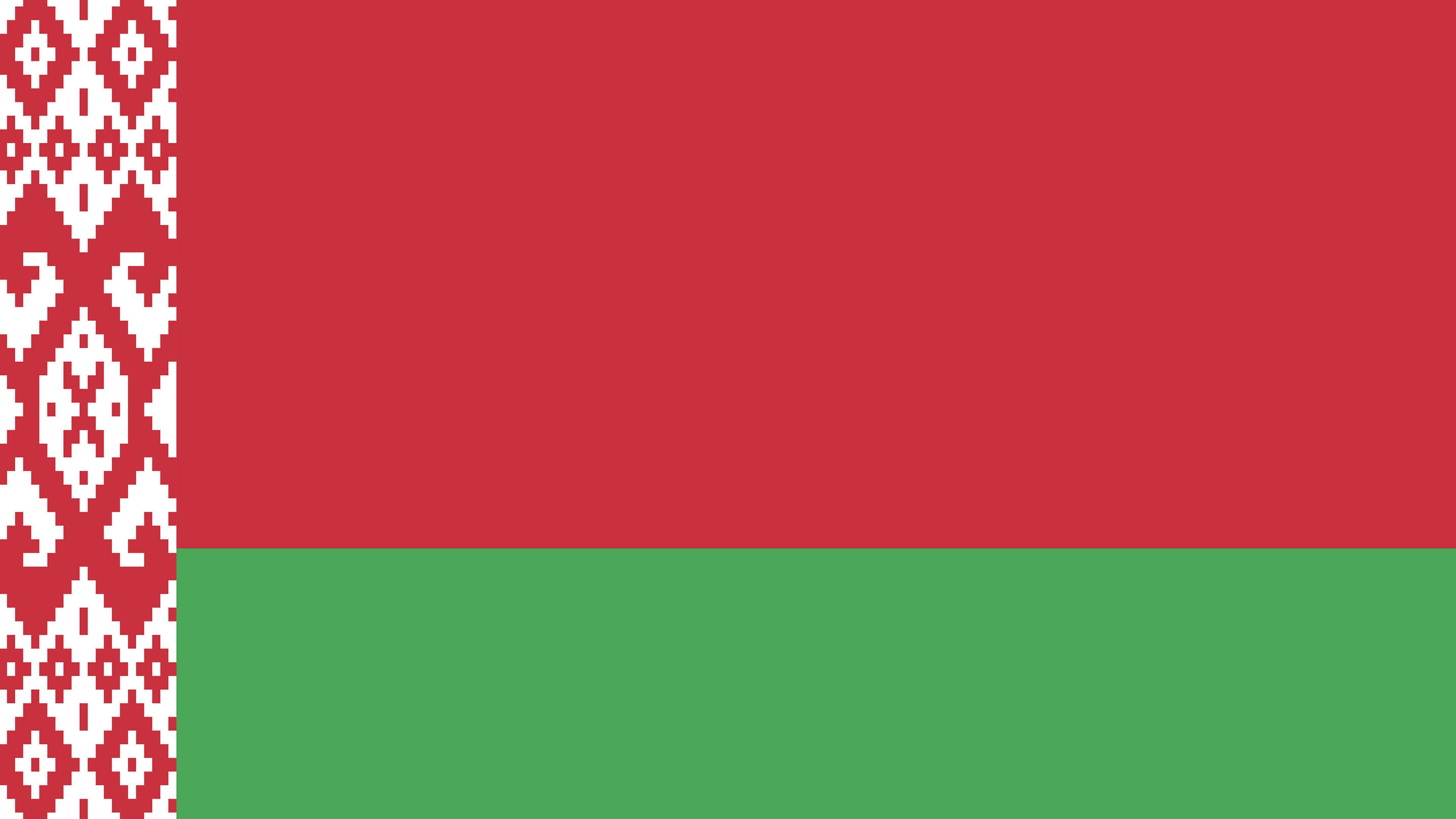 Flag 桌布 壁紙 — 白俄羅斯國旗上半部為紅色，下半部為綠色，旗桿側有白色和紅色的裝飾圖案。