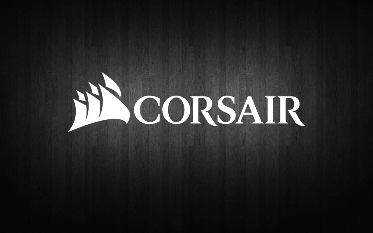 Corsair 桌布 壁紙 — 白色 Corsair 標誌居中於深色紋理木質背景上，帶有細微木紋。
