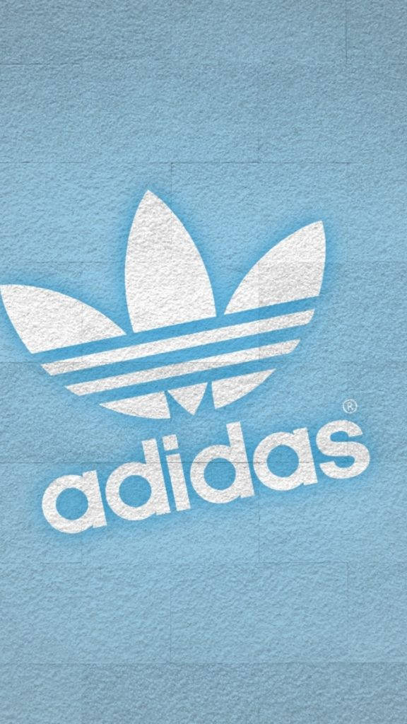 adidas iPhone 桌布 壁紙 — 白色Adidas三葉草標誌和品牌名稱，背景為帶紋理的淺藍色。