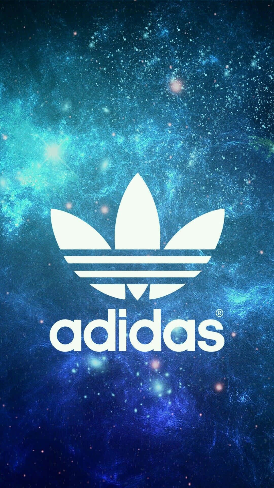 愛迪達 桌布 壁紙 — 白色Adidas標誌漂浮在充滿活力的藍色和藍綠色宇宙星雲中，伴有發光的星星。