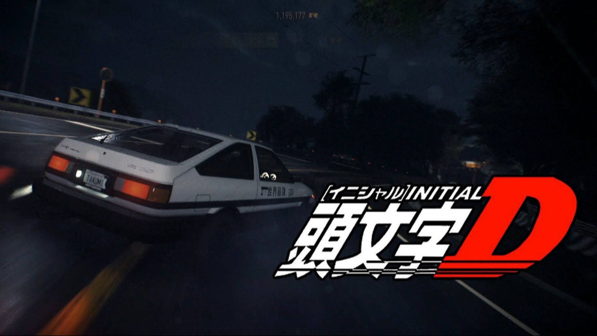 Initial 桌布 壁紙 — 白色AE86在夜間濕滑路面上甩尾，帶有發光尾燈和'Initial D'標誌覆蓋層。