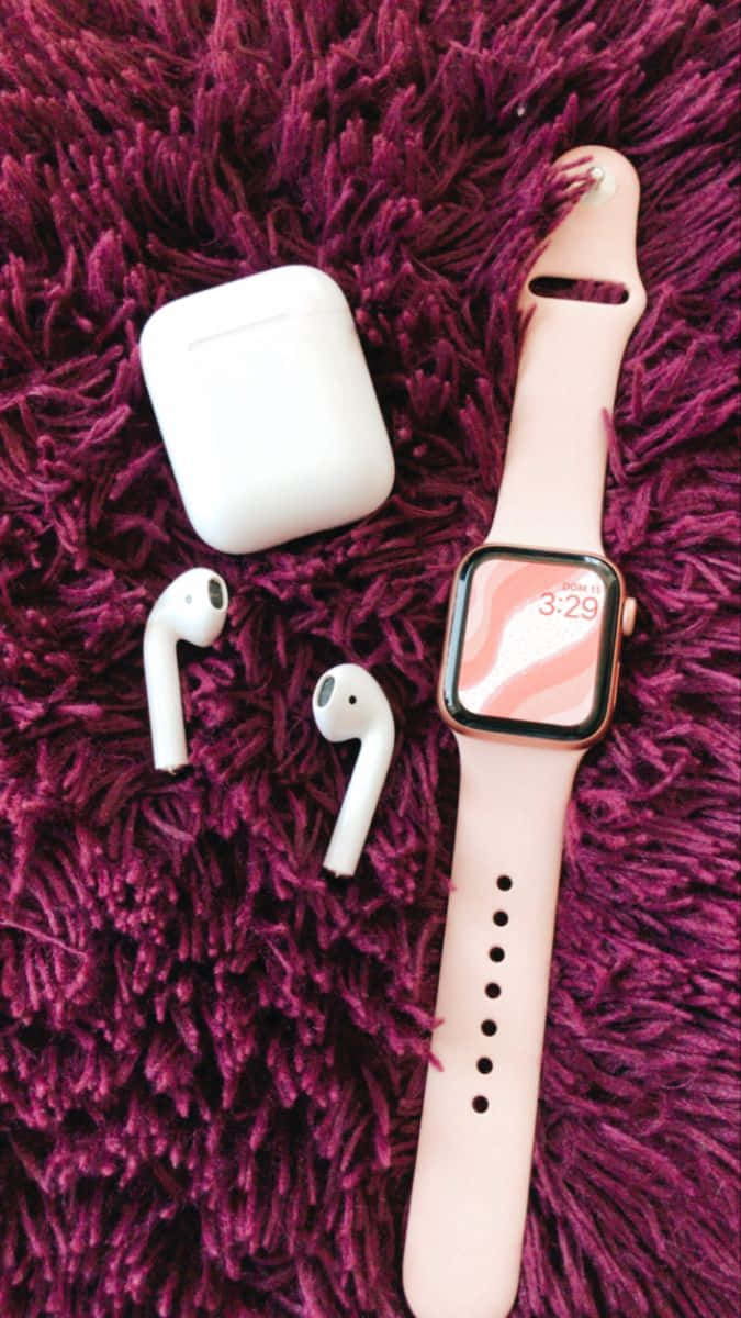 白色Apple AirPods及Watch在紫紅色地毯上 — Apple Watch 動態 壁紙