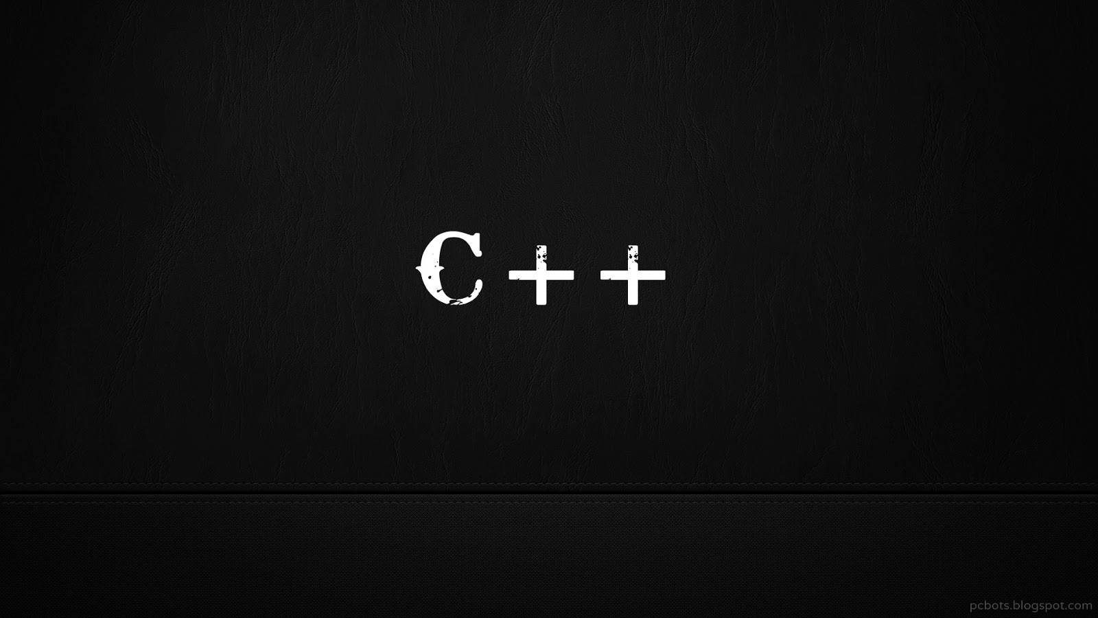 4K程式壁紙 桌布 壁紙 — 白色C++標誌居中於有紋理的黑色皮革背景上，底部有縫合線。