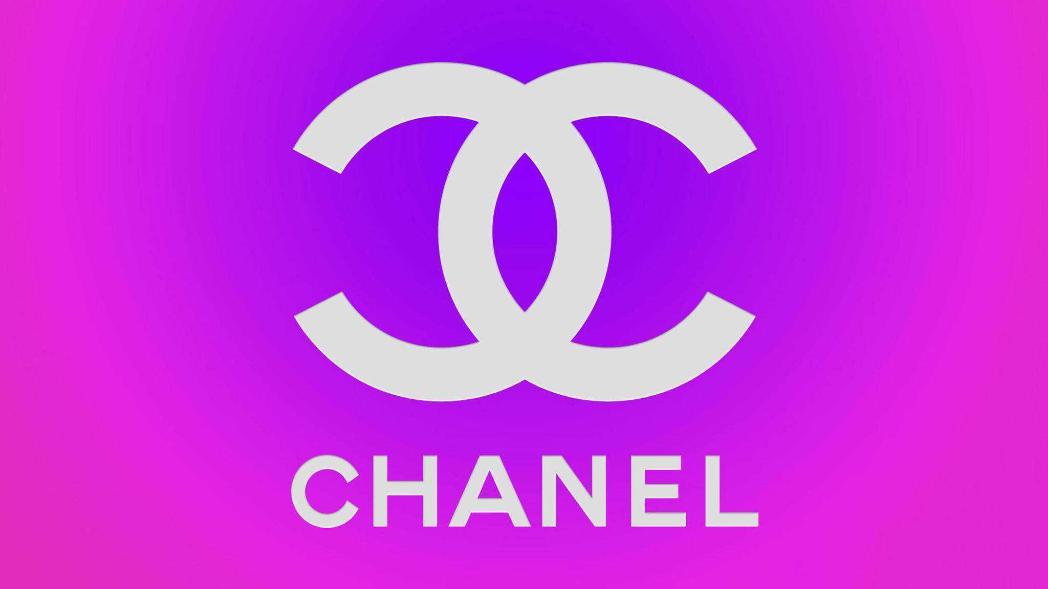 香奈兒標誌 桌布 壁紙 — 白色Chanel標誌置於充滿活力的紫色和粉紅色漸變背景中央。