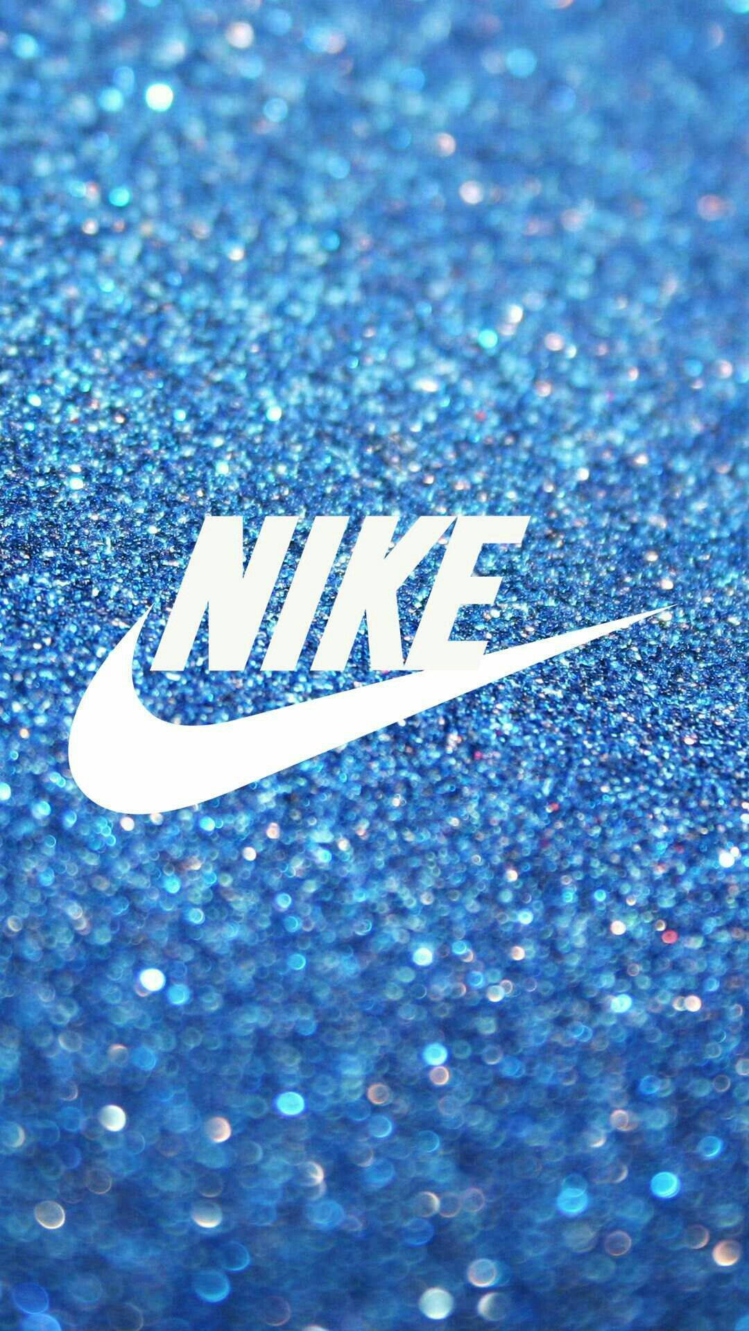 nike girl 桌布 壁紙 — 白色Nike標誌在閃爍的藍色閃粉背景上閃耀，帶有散景高光。