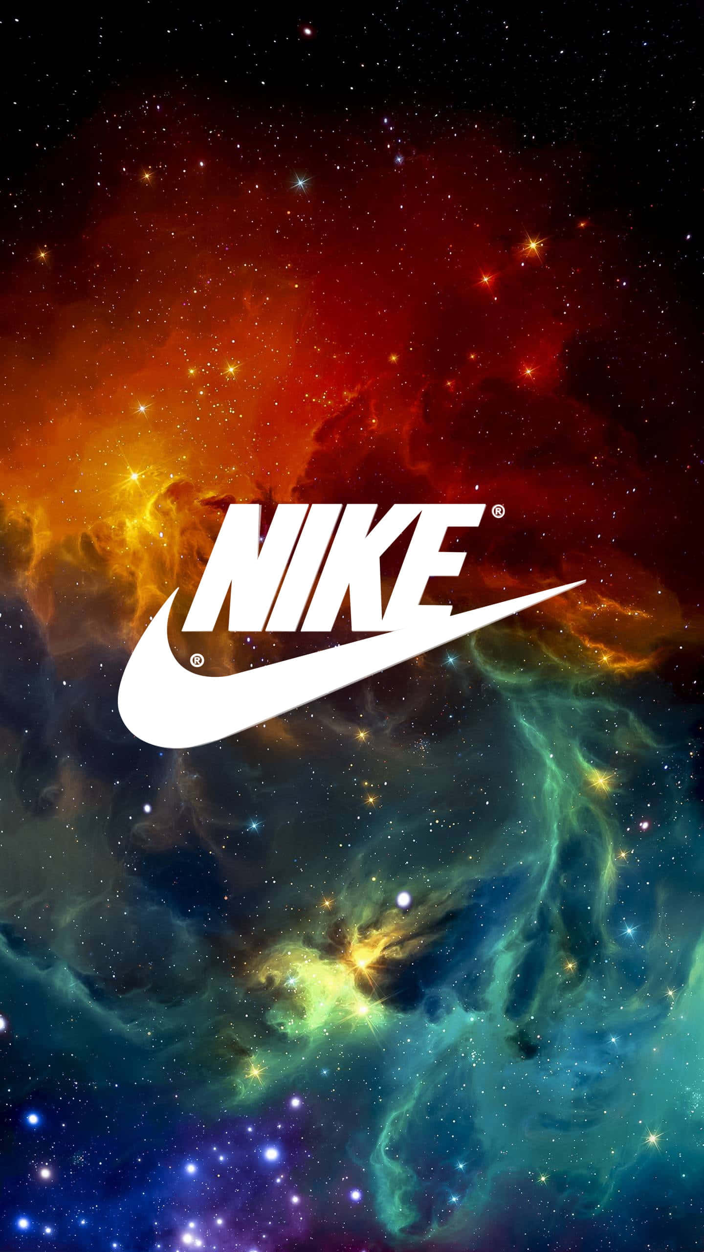 銀河 桌布 壁紙 — 白色Nike標誌漂浮在充滿活力的宇宙星雲中，伴隨著旋轉的紅橙色和藍綠色雲彩以及閃爍的星星。