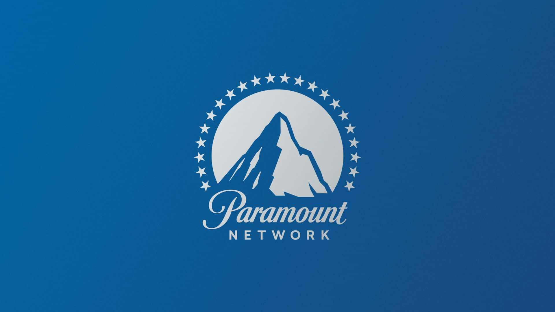 電影 桌布 壁紙 — 白色Paramount Network標誌，帶有山脈和星星，背景為純藍色。